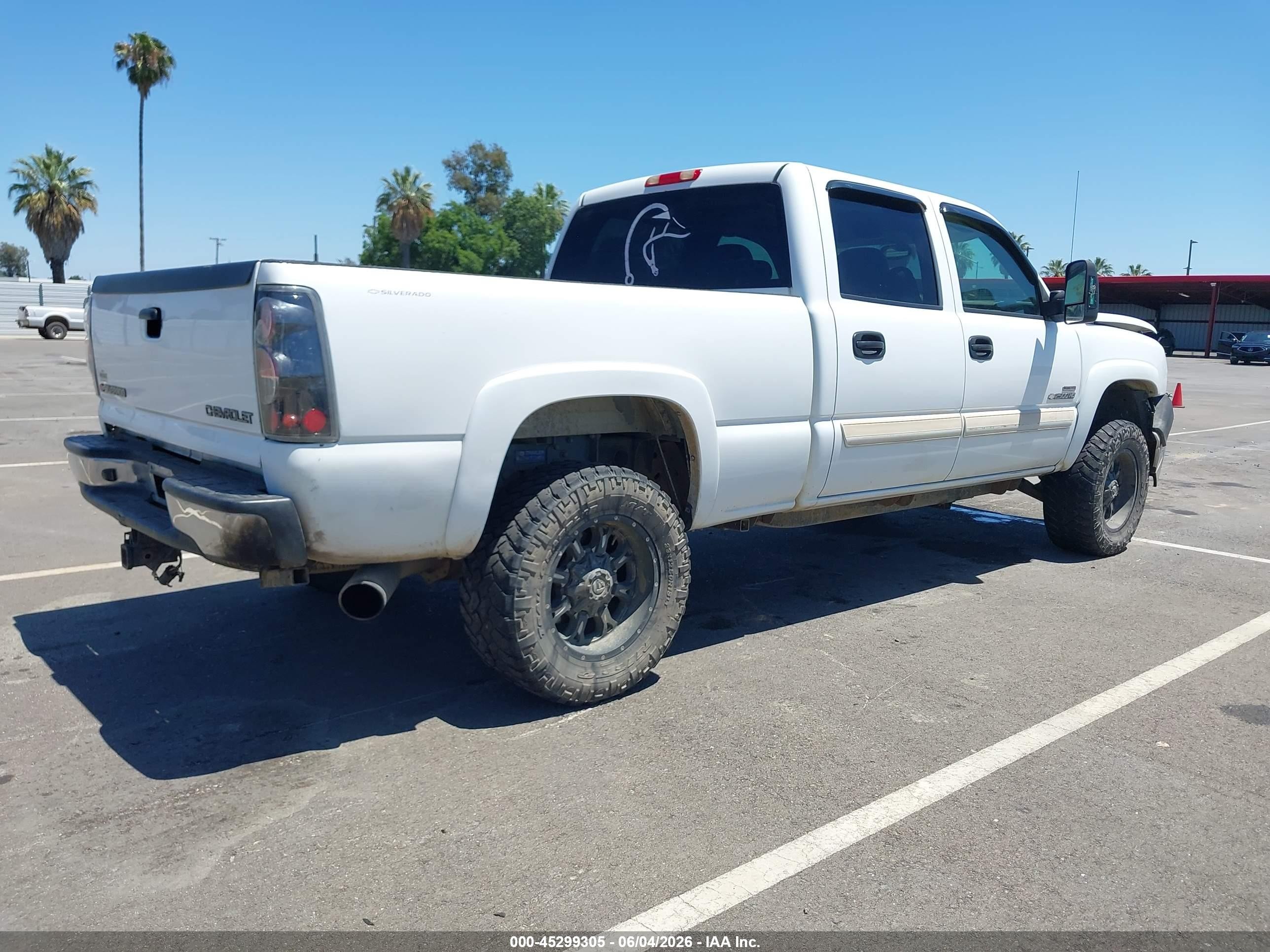 2005 Chevrolet Silverado 2500hd Lt Белый vin: 1GCHK232X5F841978