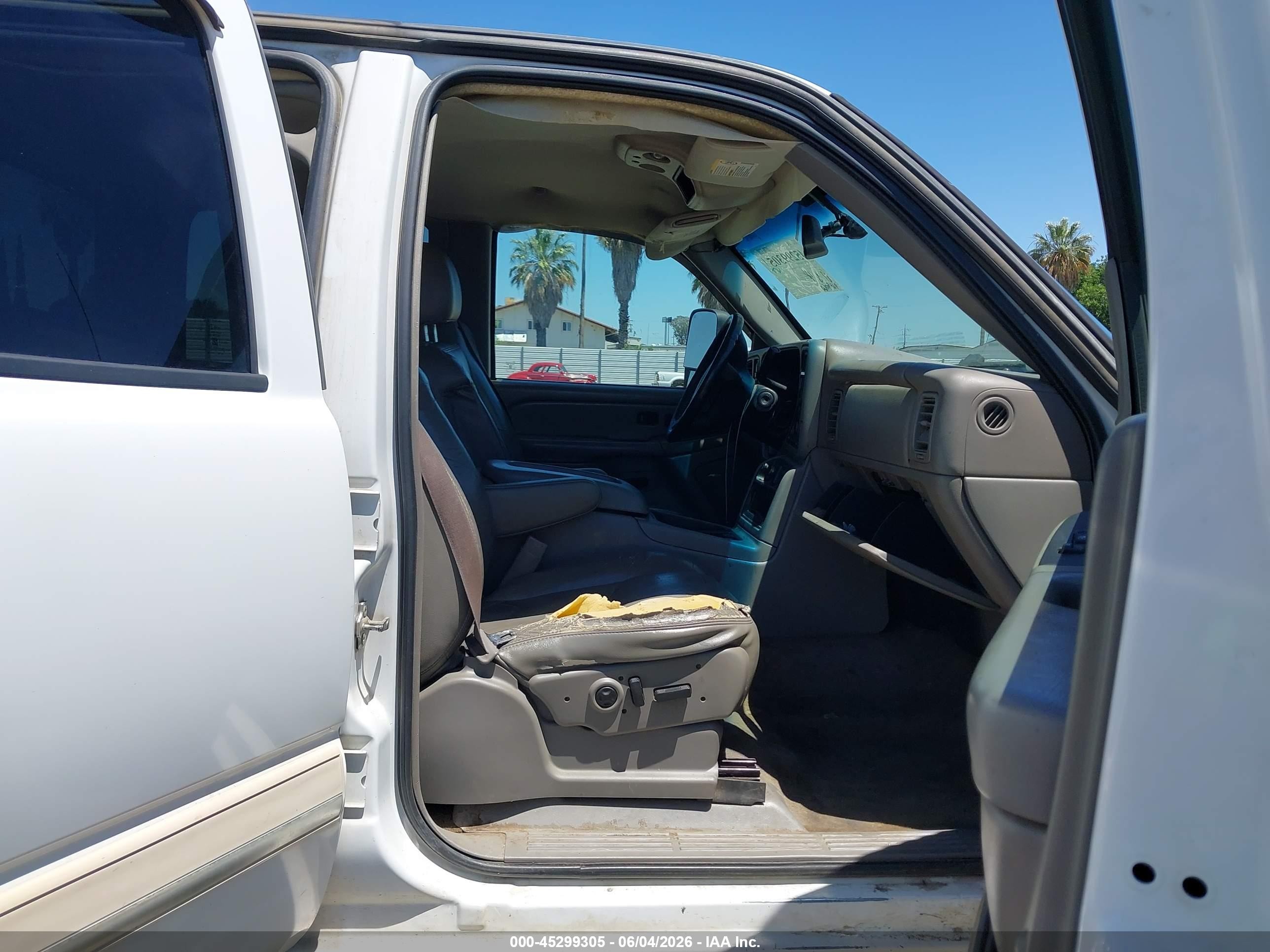 2005 Chevrolet Silverado 2500hd Lt Белый vin: 1GCHK232X5F841978