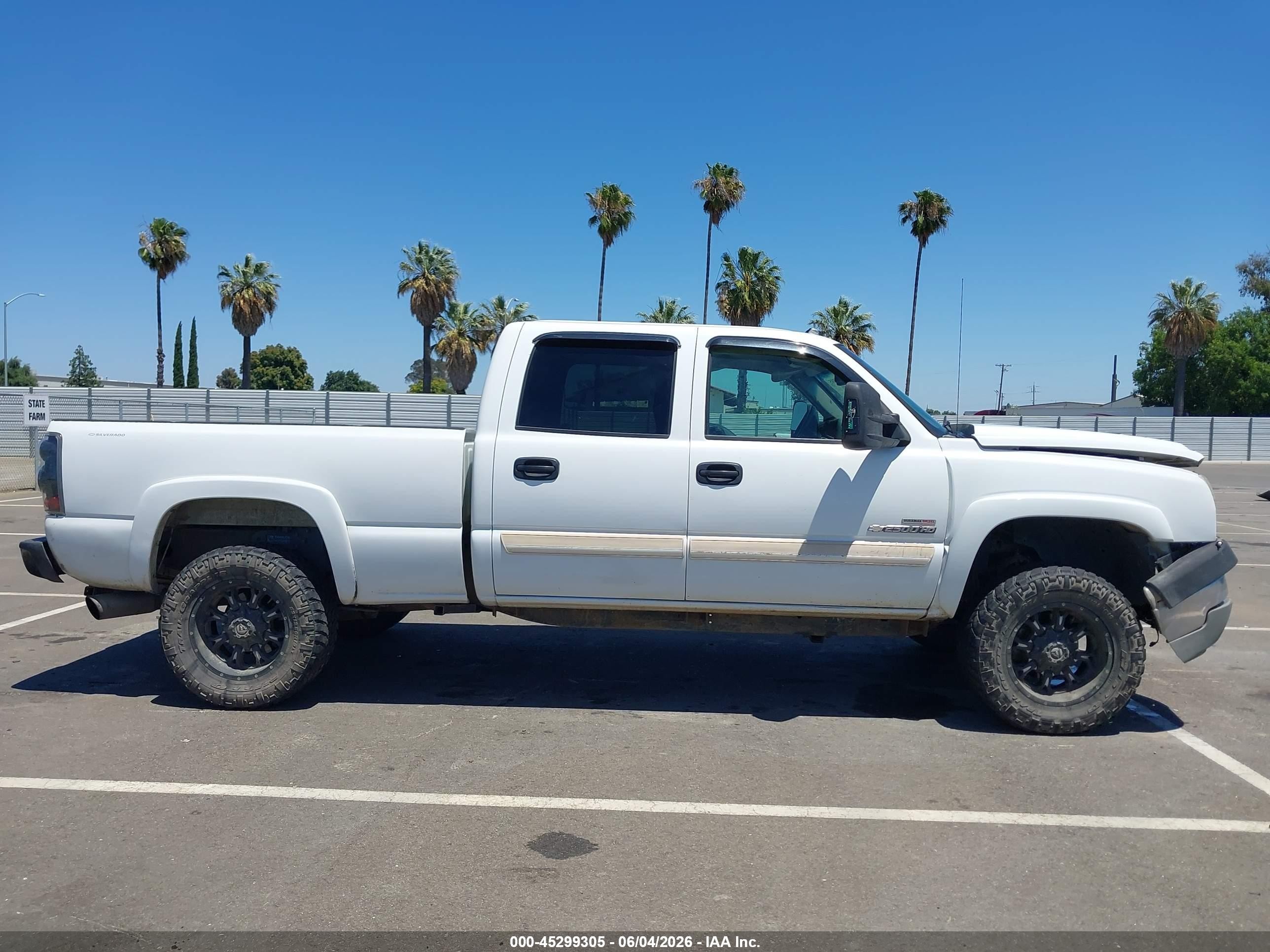 2005 Chevrolet Silverado 2500hd Lt Белый vin: 1GCHK232X5F841978