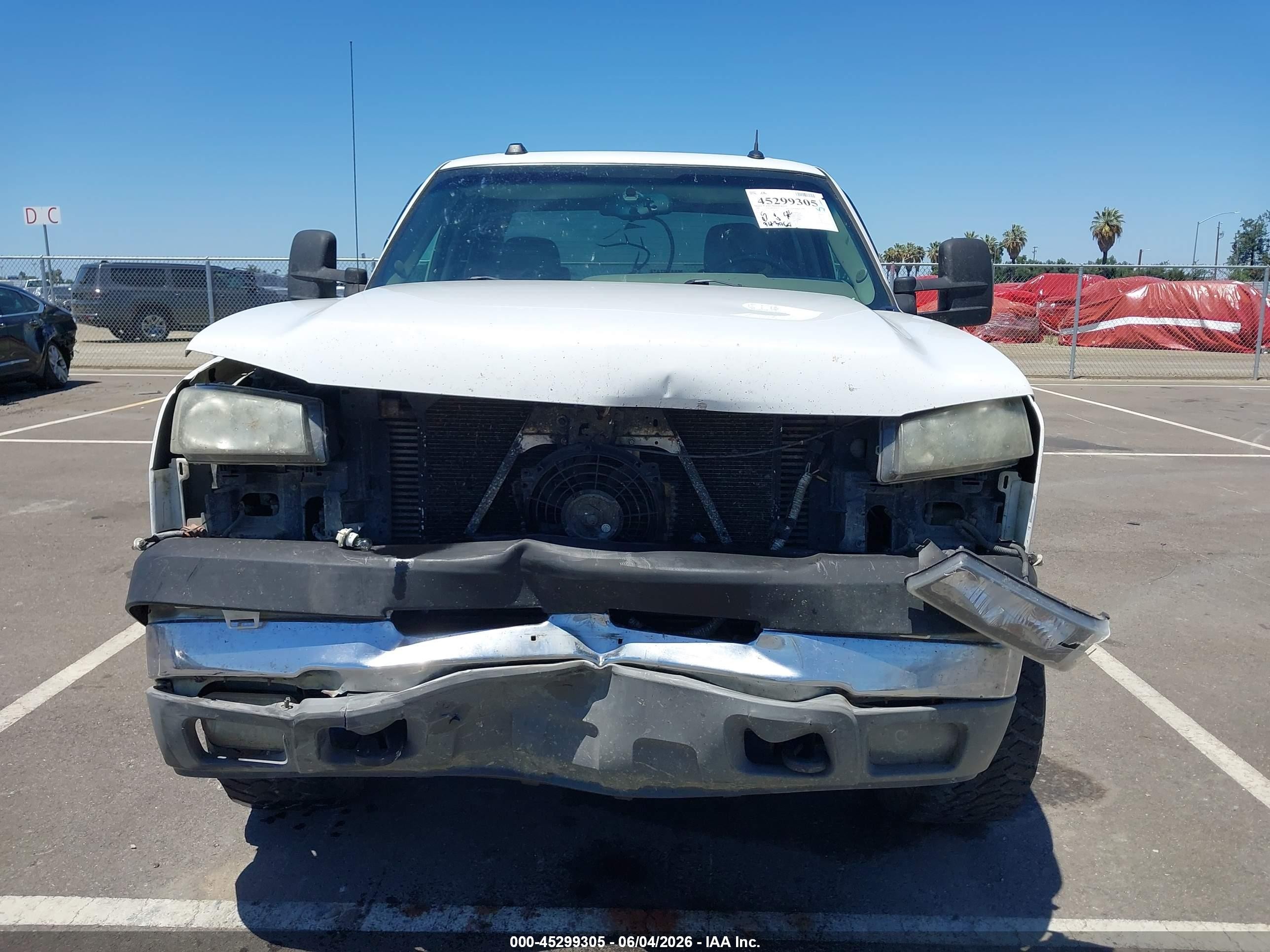 2005 Chevrolet Silverado 2500hd Lt Белый vin: 1GCHK232X5F841978