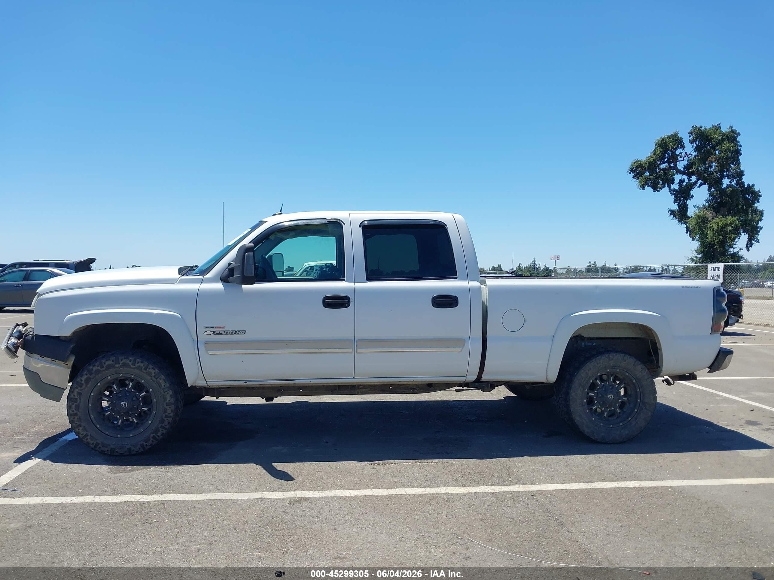 2005 Chevrolet Silverado 2500hd Lt Белый vin: 1GCHK232X5F841978