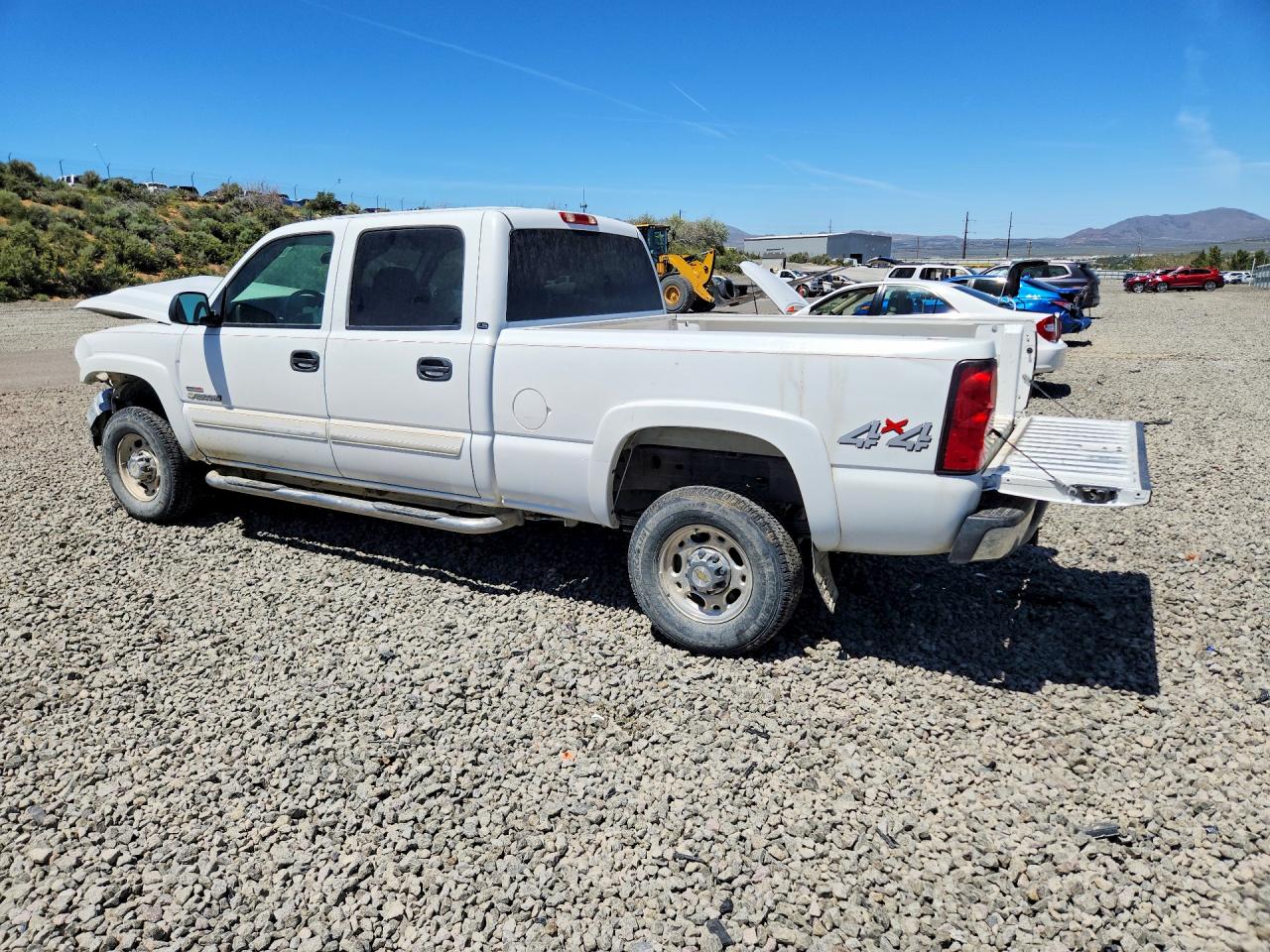 2005 Chevrolet Silverado K2500 Heavy Duty White vin: 1GCHK232X5F900415