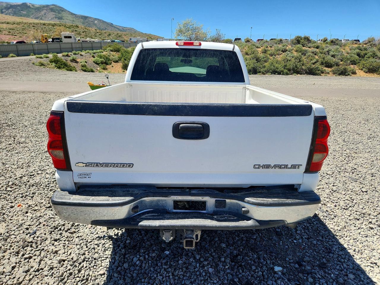 2005 Chevrolet Silverado K2500 Heavy Duty White vin: 1GCHK232X5F900415