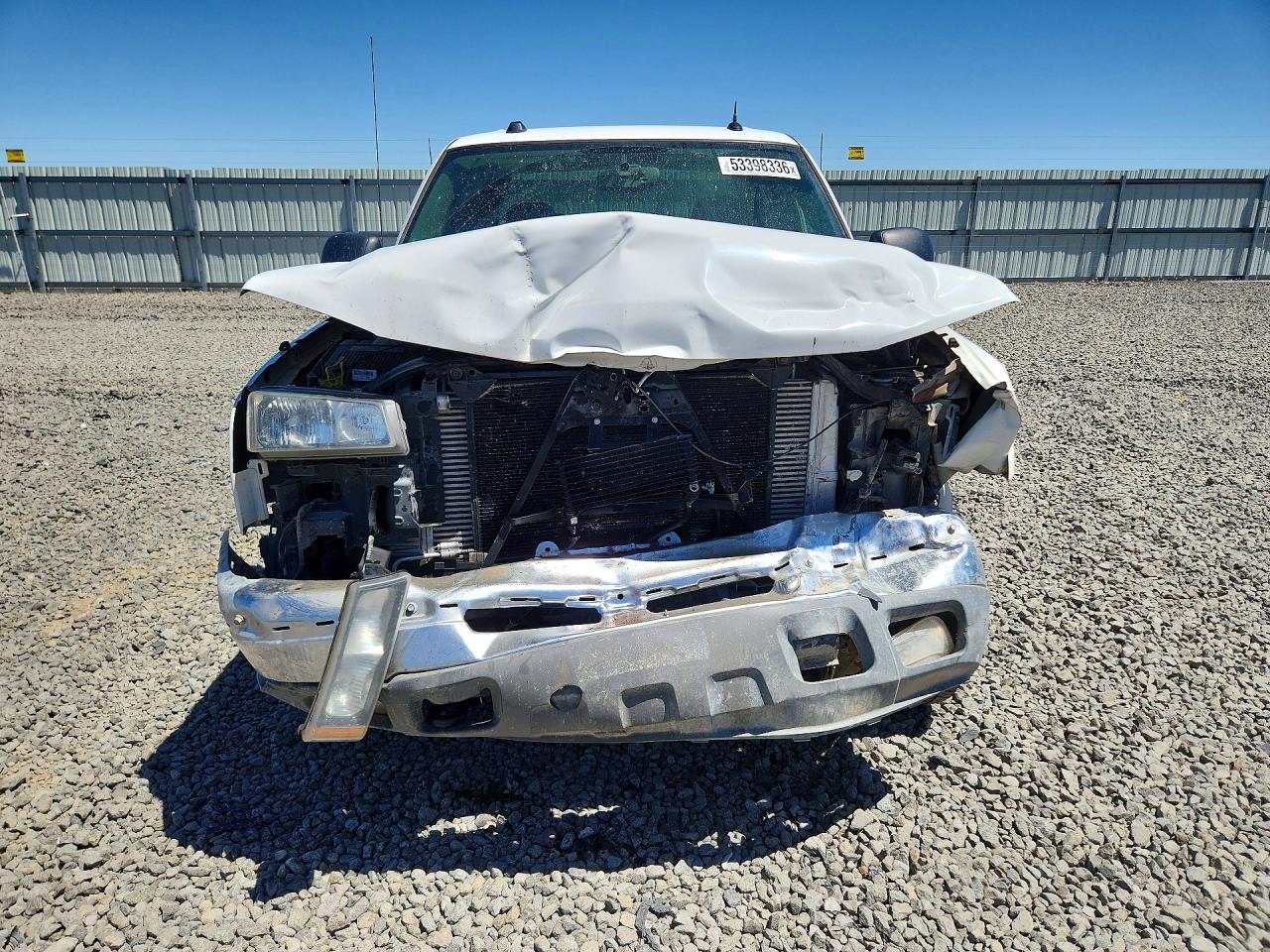 2005 Chevrolet Silverado K2500 Heavy Duty White vin: 1GCHK232X5F900415
