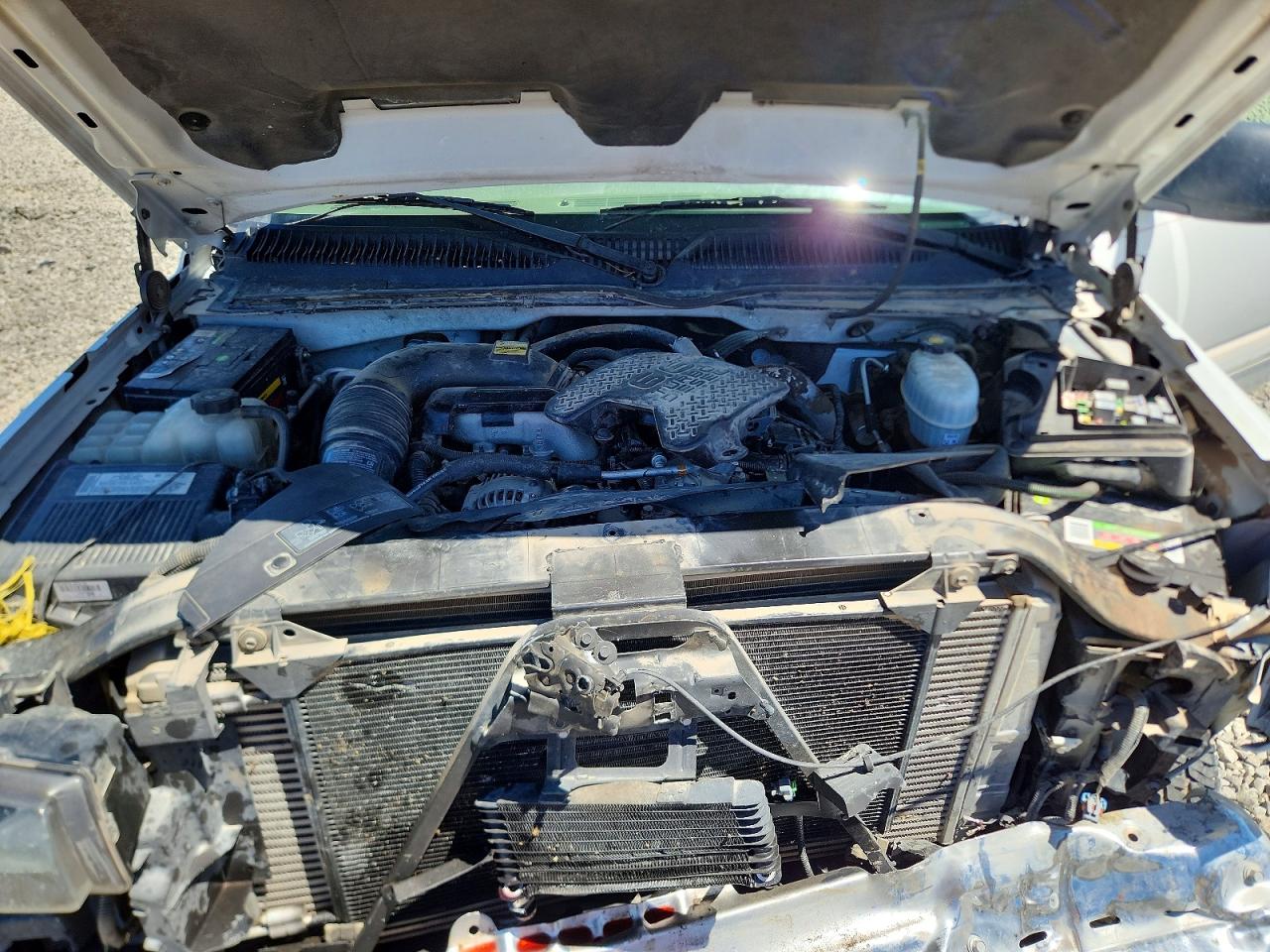2005 Chevrolet Silverado K2500 Heavy Duty White vin: 1GCHK232X5F900415