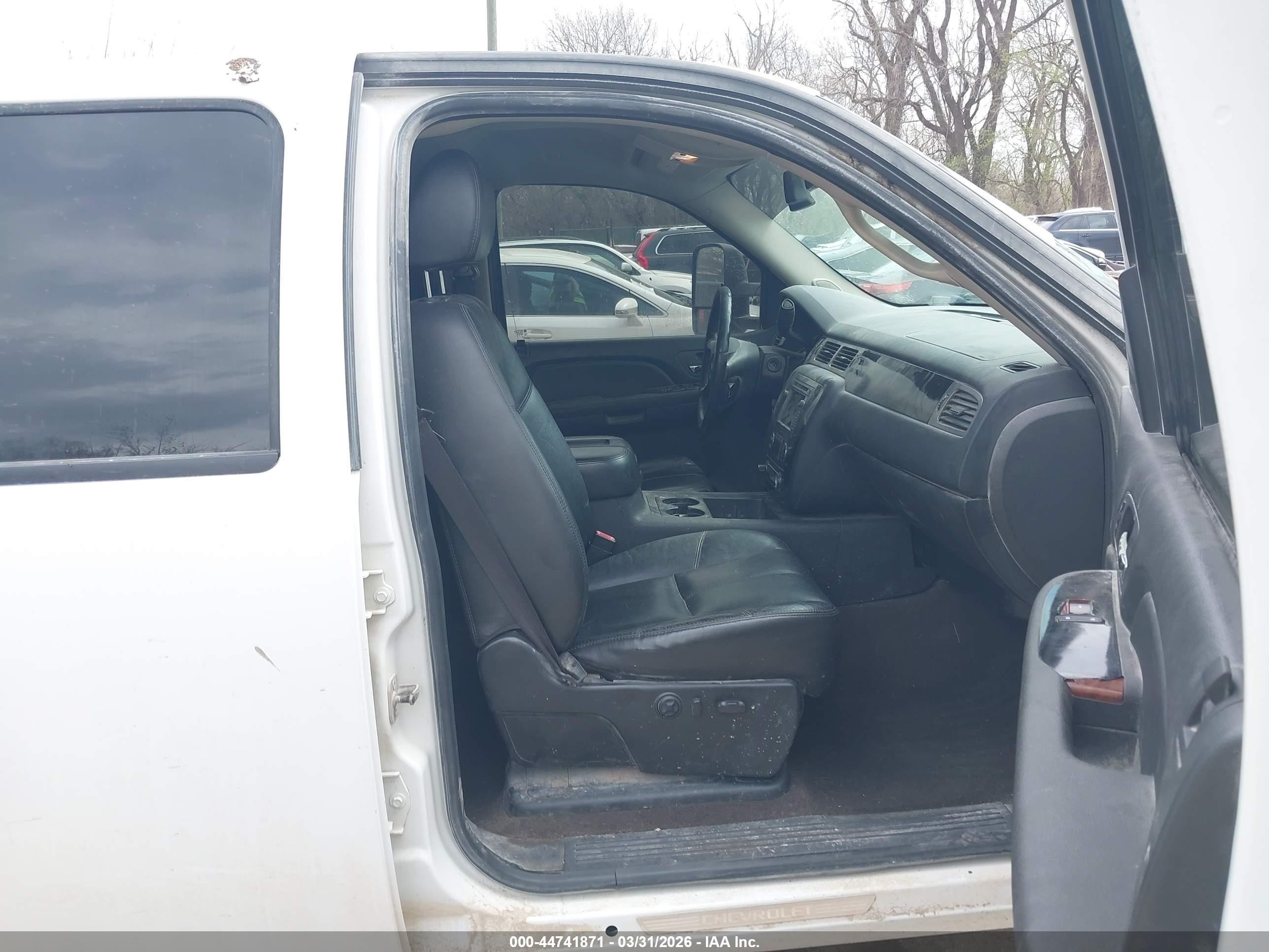 2008 Chevrolet Silverado 2500hd Ltz White vin: 1GCHK23608F219865