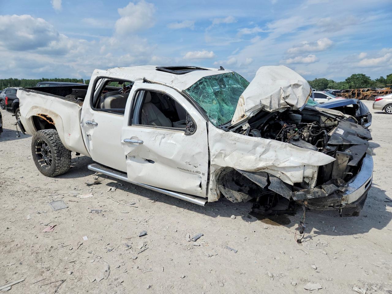 2008 Chevrolet Silverado K2500 Heavy Duty White vin: 1GCHK23618F106894