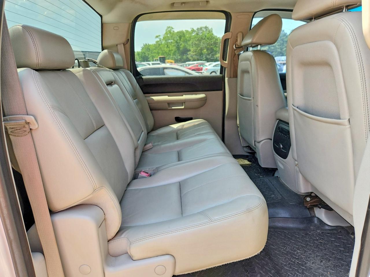 2007 Chevrolet Silverado K2500 Heavy Duty White vin: 1GCHK23637F514991