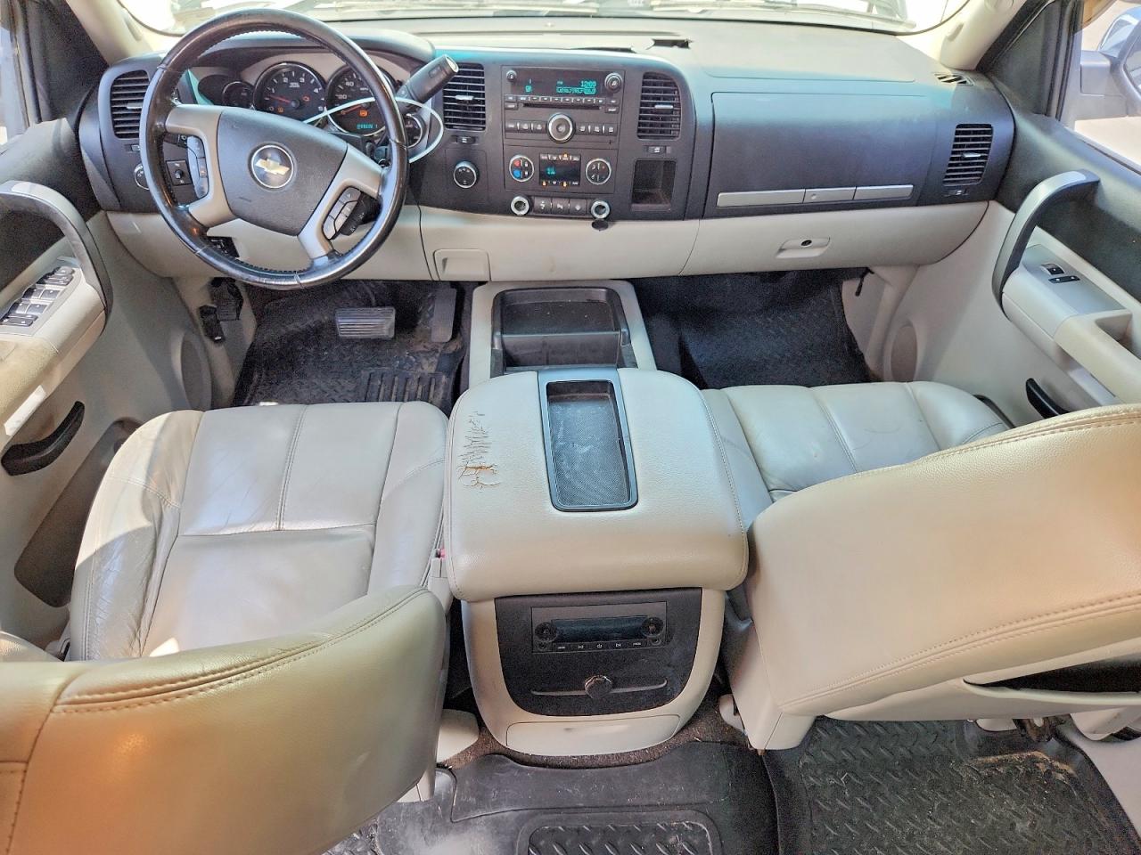2007 Chevrolet Silverado K2500 Heavy Duty White vin: 1GCHK23637F514991