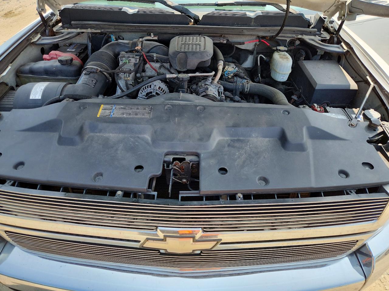 2007 Chevrolet Silverado K2500 Heavy Duty White vin: 1GCHK23637F514991