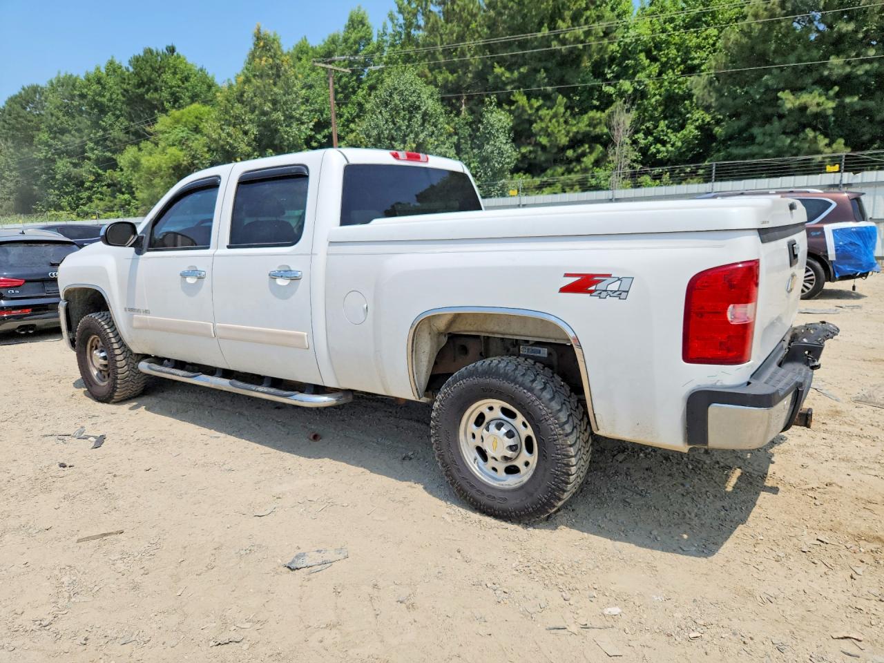 2007 Chevrolet Silverado K2500 Heavy Duty White vin: 1GCHK23637F514991