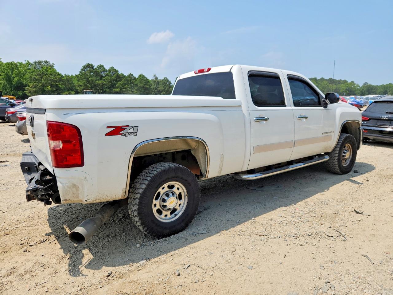 2007 Chevrolet Silverado K2500 Heavy Duty White vin: 1GCHK23637F514991