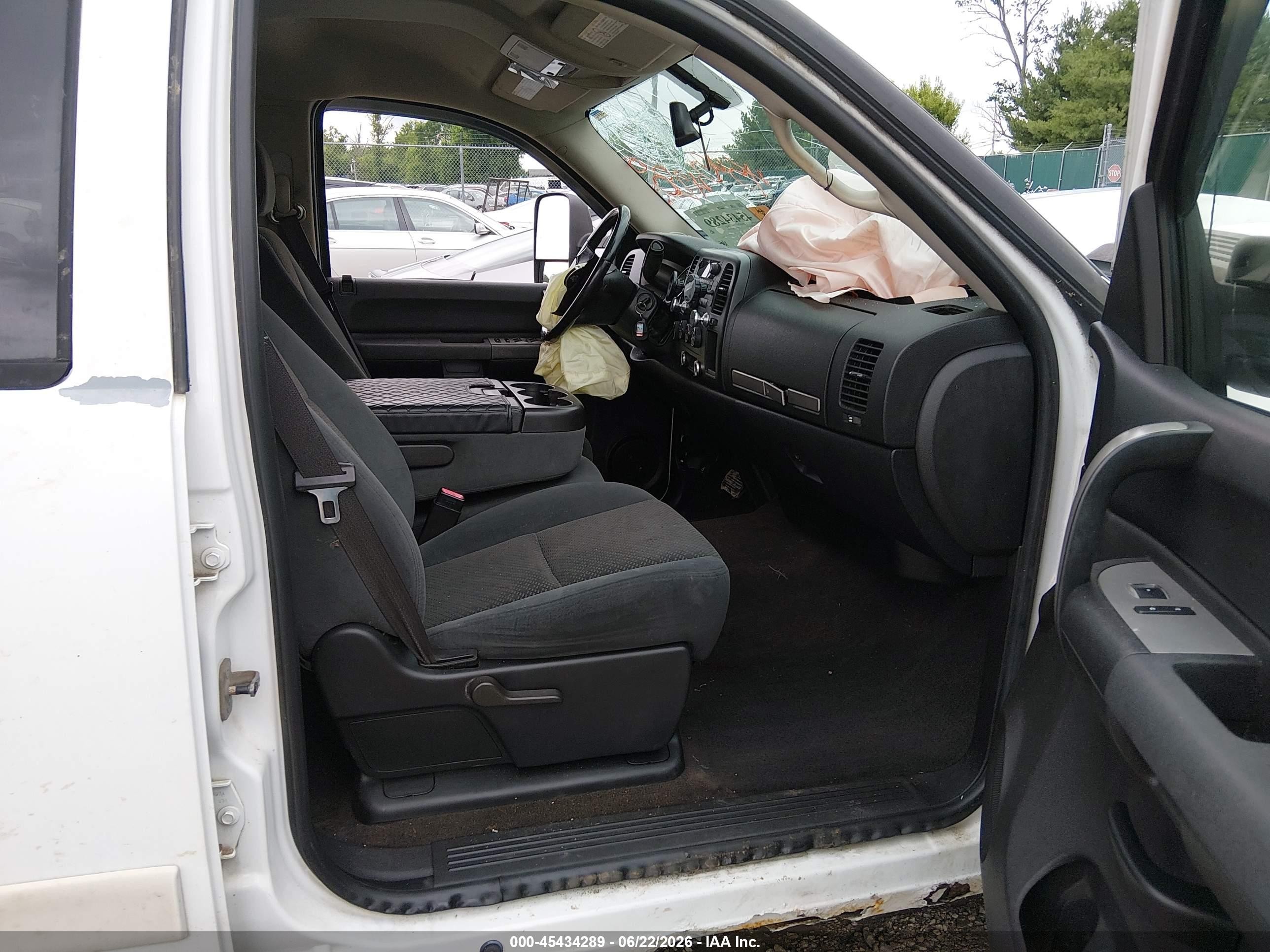 2007 Chevrolet Silverado 2500hd Lt1 White vin: 1GCHK23677F538761