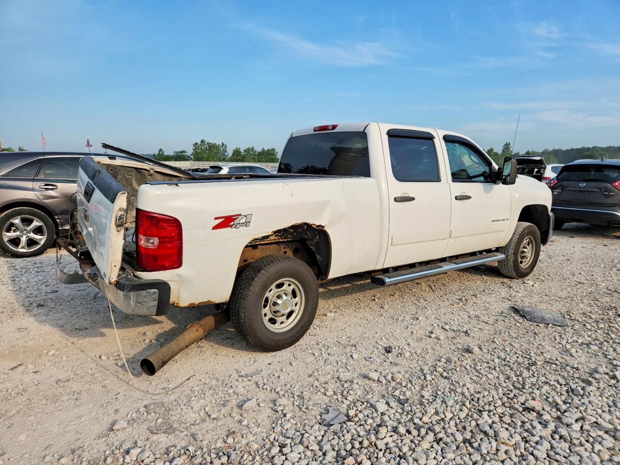 2008 Chevrolet Silverado K2500 Heavy Duty White vin: 1GCHK23678F108729