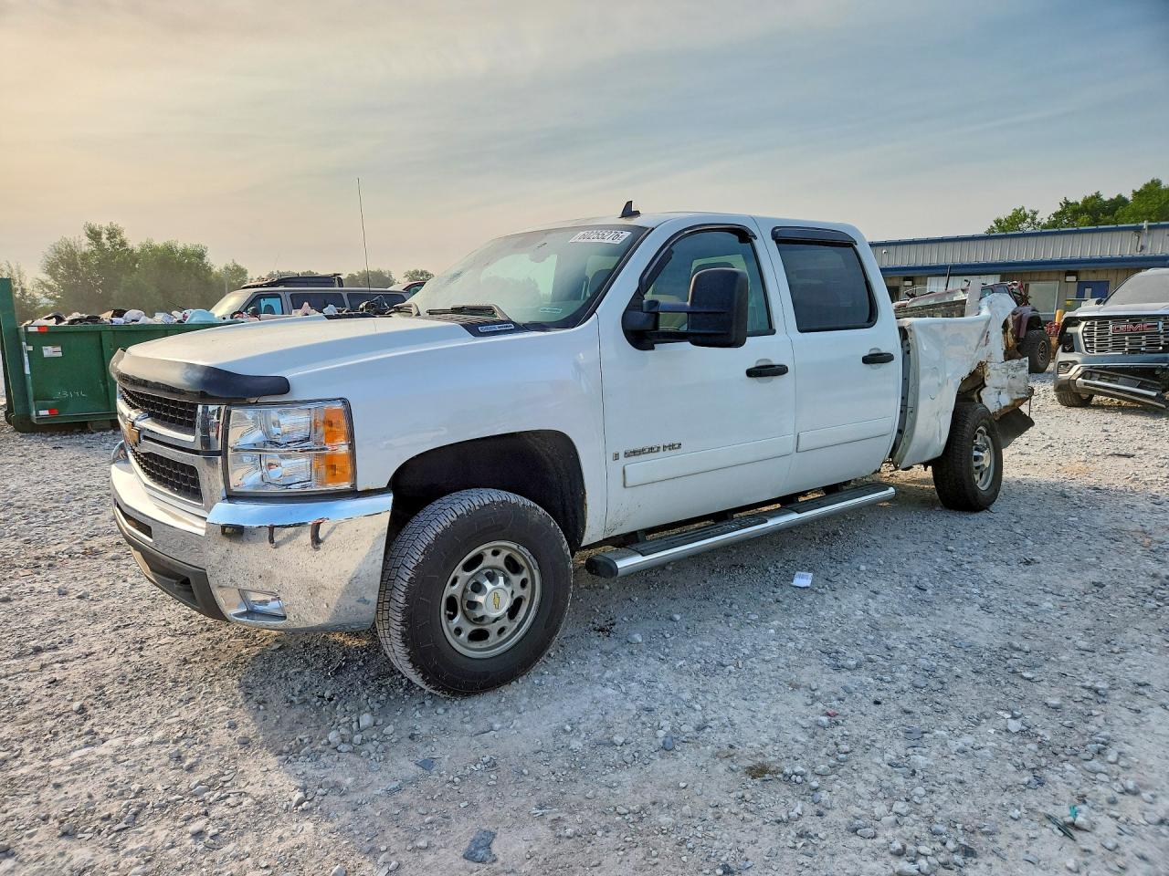 2008 Chevrolet Silverado K2500 Heavy Duty White vin: 1GCHK23678F108729