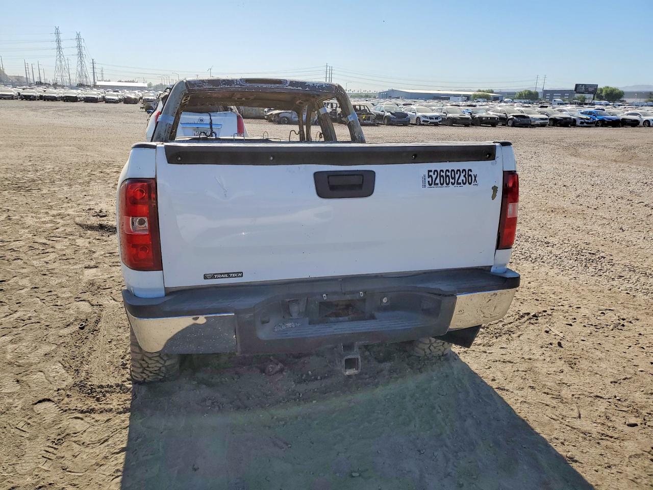 2008 Chevrolet Silverado K2500 Heavy Duty White vin: 1GCHK23688F105032