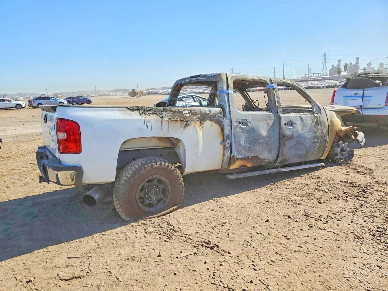 2008 Chevrolet Silverado K2500 Heavy Duty White vin: 1GCHK23688F105032