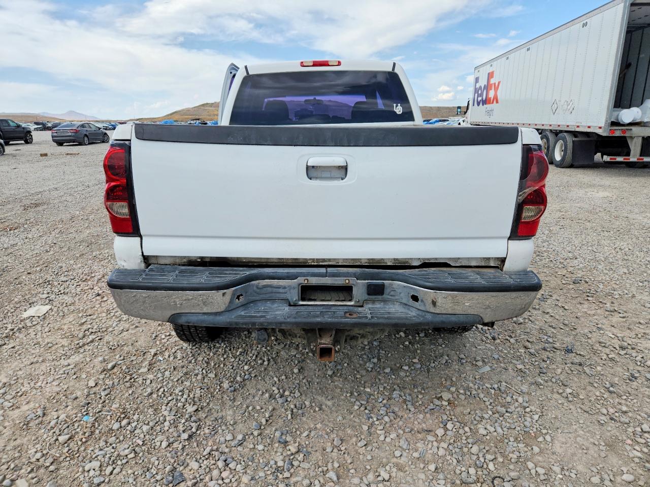 2007 Chevrolet Silverado K2500 Heavy Duty White vin: 1GCHK23D07F178022