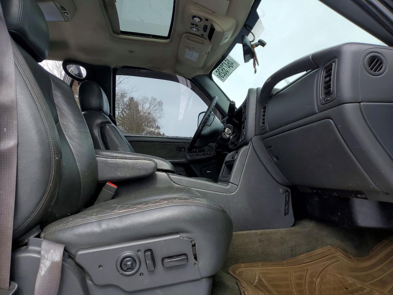 2007 Chevrolet 1500 Silve Black vin: 1GCHK23D17F117343