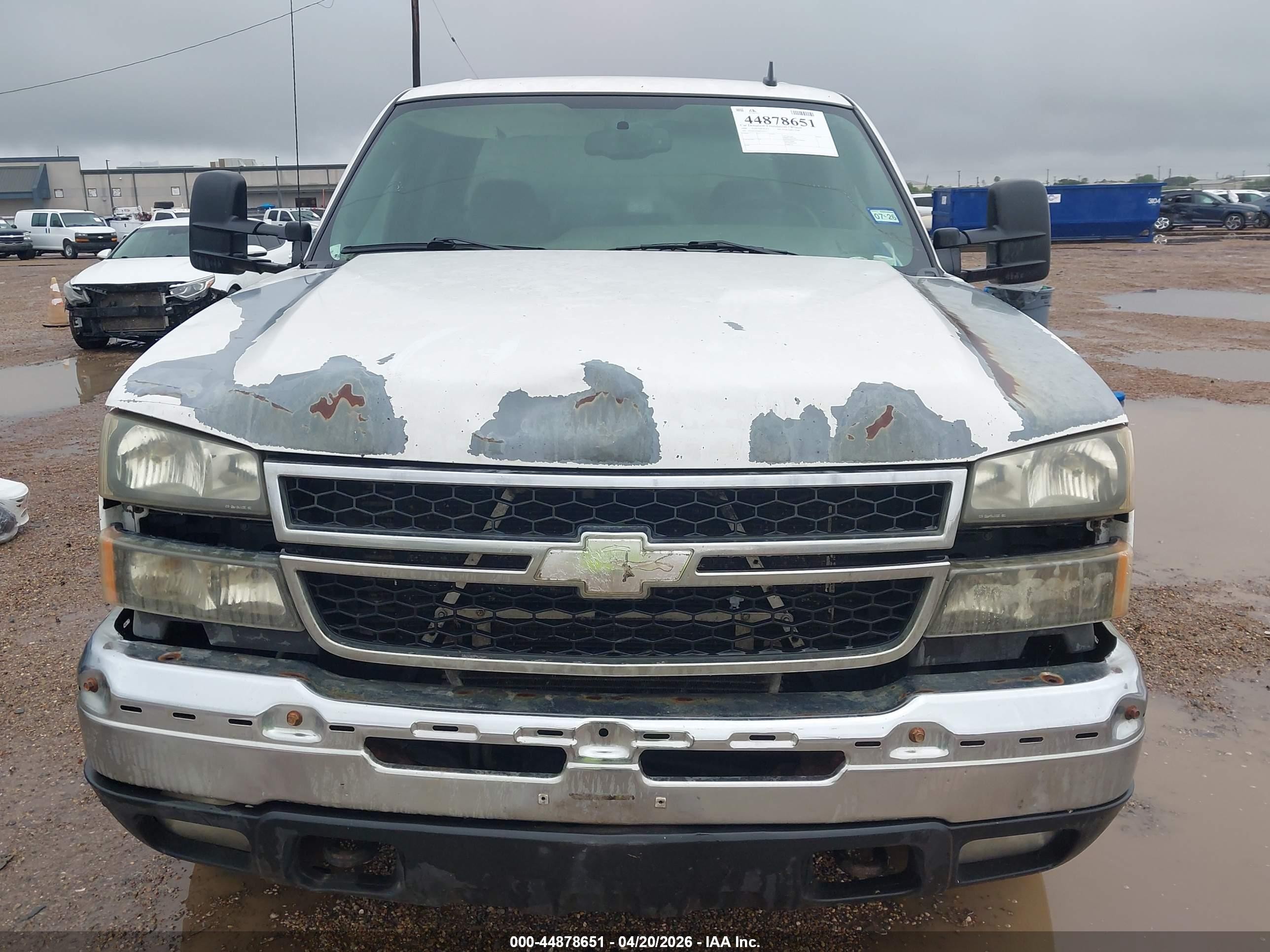 2006 Chevrolet Silverado 2500hd Lt2 White vin: 1GCHK23D46F259751