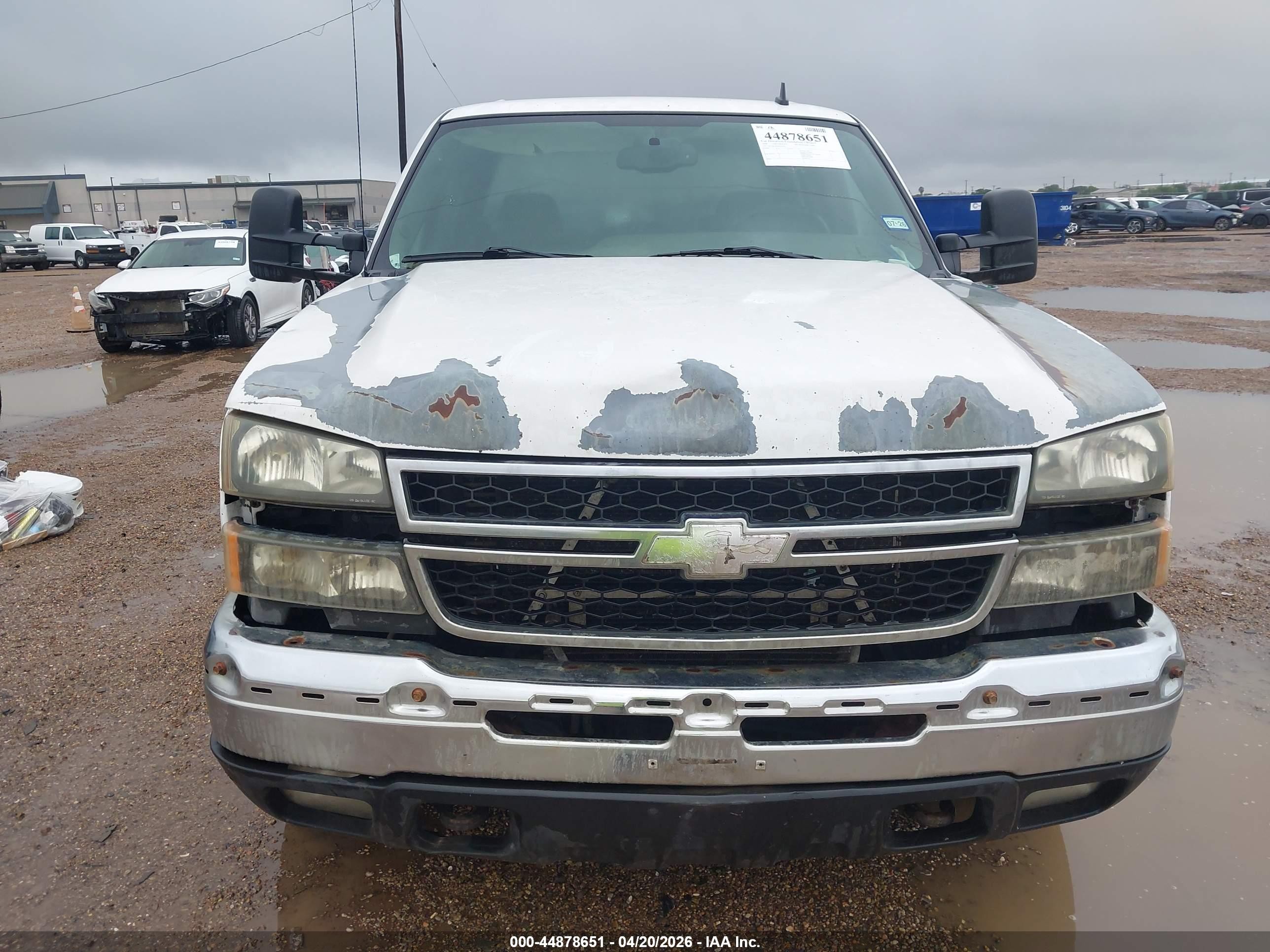 2006 Chevrolet Silverado 2500hd Lt2 White vin: 1GCHK23D46F259751