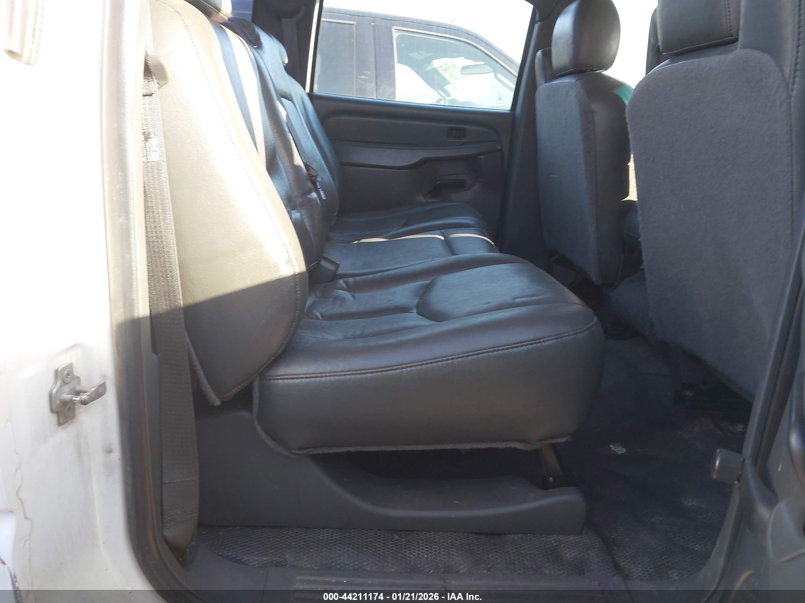2006 Chevrolet Silverado 2500hd Work Truck White vin: 1GCHK23D66F170442