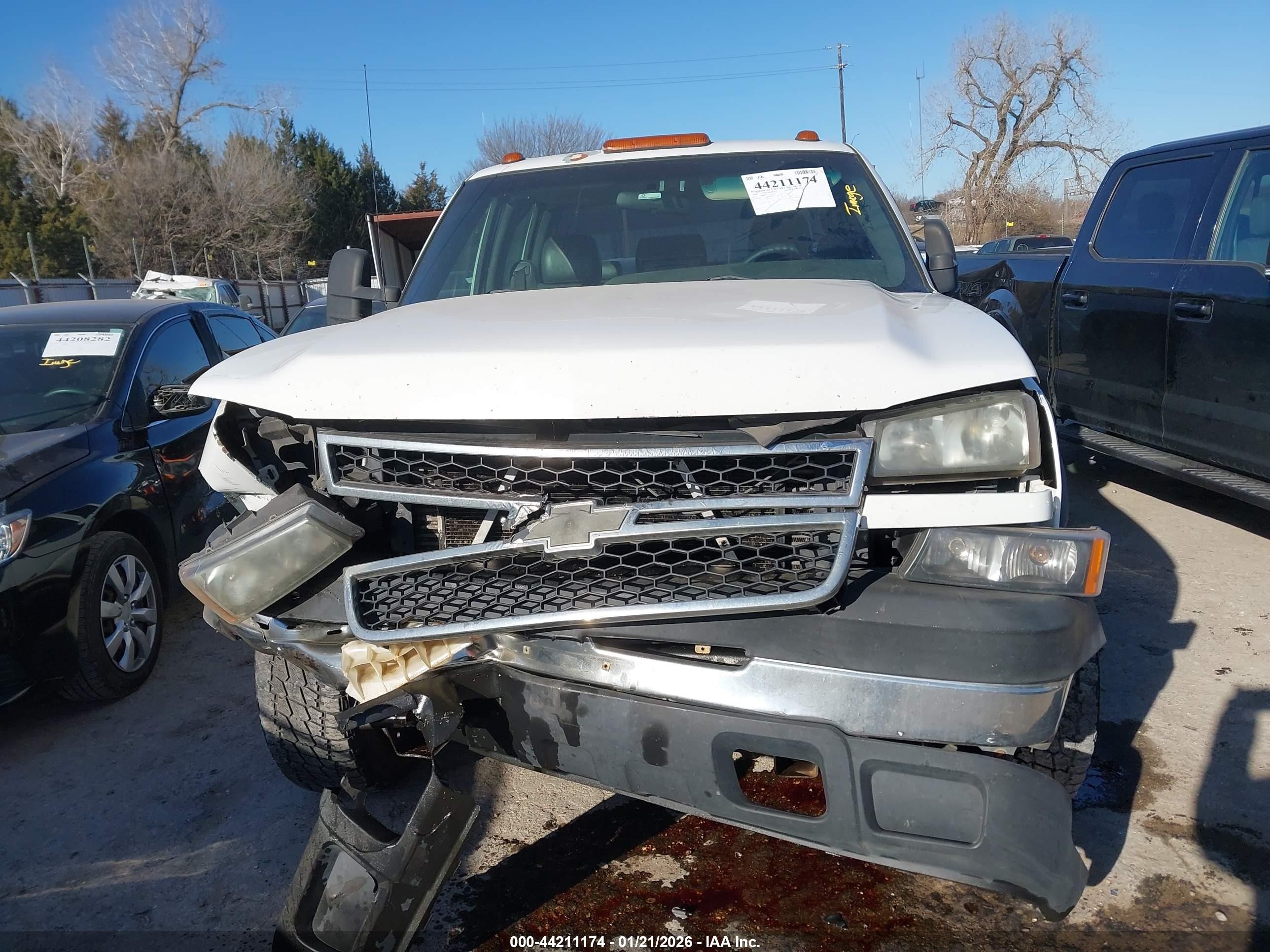 2006 Chevrolet Silverado 2500hd Work Truck White vin: 1GCHK23D66F170442