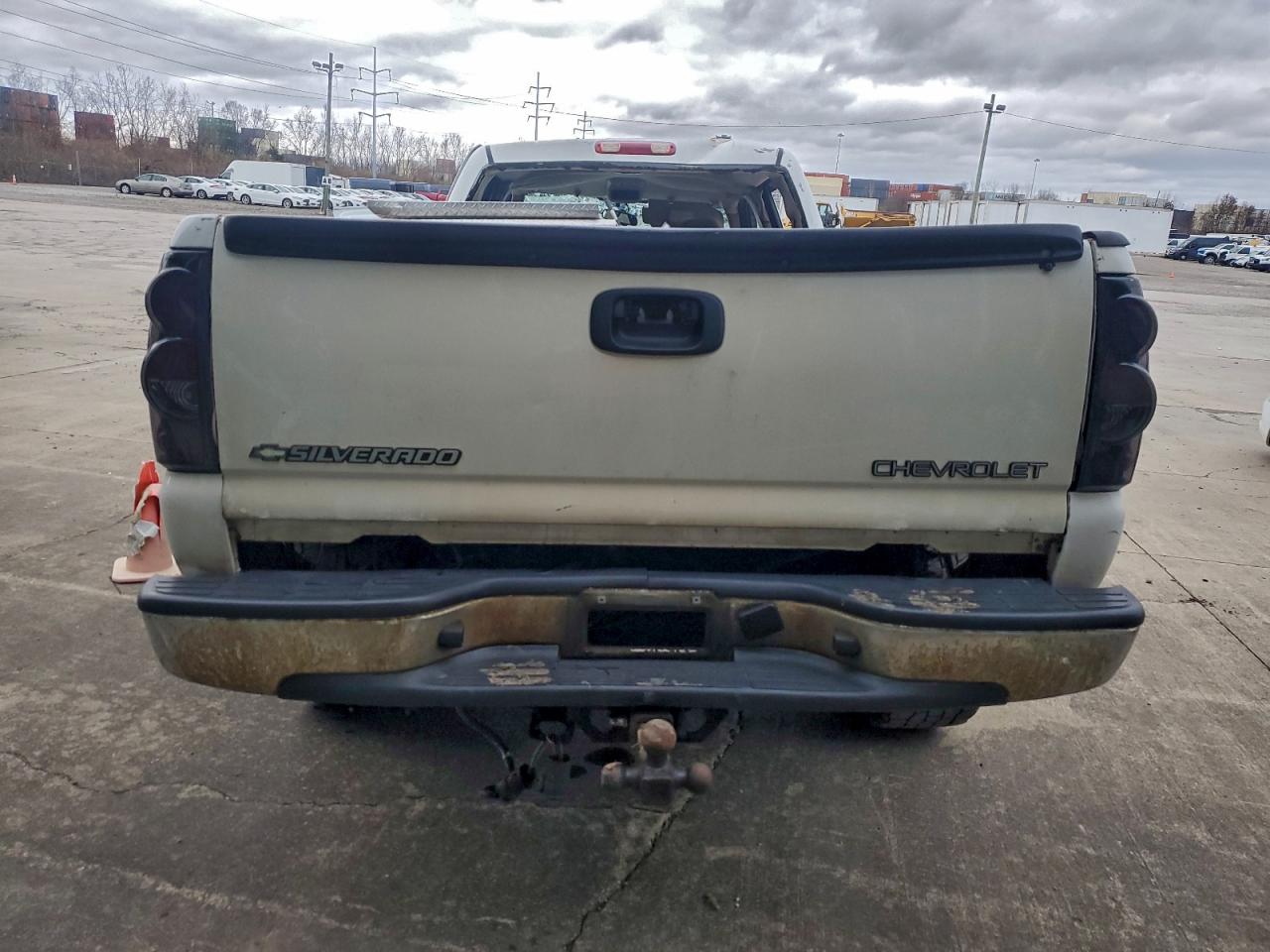 2006 Chevrolet Silverado K2500 Heavy Duty White vin: 1GCHK23D66F224404