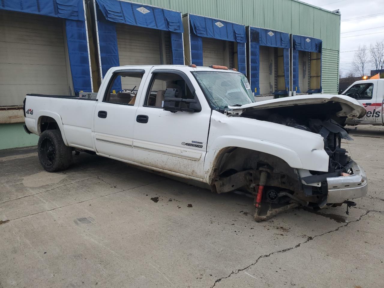2006 Chevrolet Silverado K2500 Heavy Duty White vin: 1GCHK23D66F224404 Damage: Right Mirror, Broken, Replacement Required