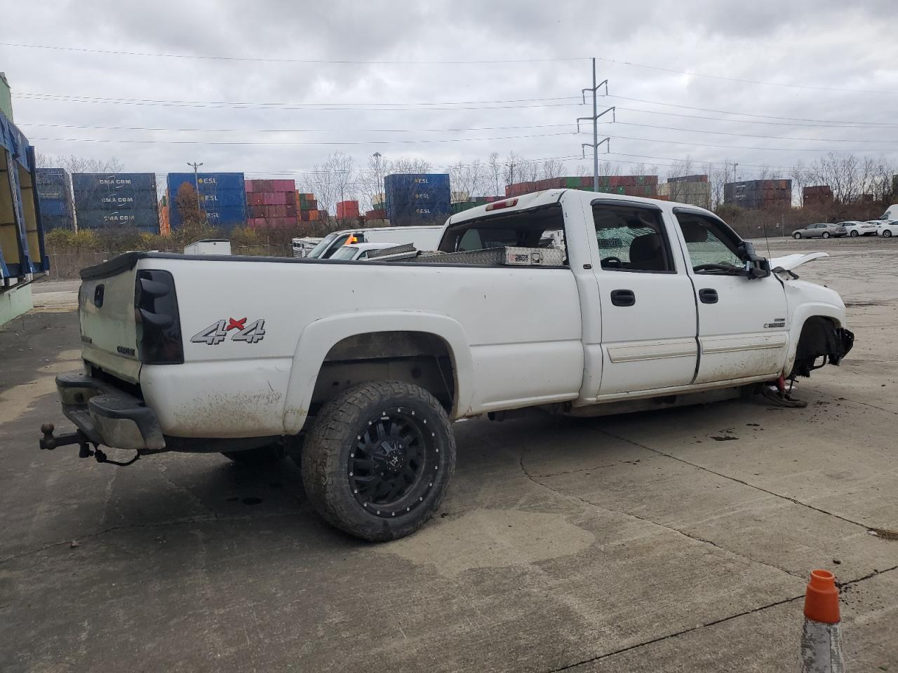 2006 Chevrolet Silverado K2500 Heavy Duty White vin: 1GCHK23D66F224404 Damage: Right Qtr Panel, Multiple Scratches Heavy, 3