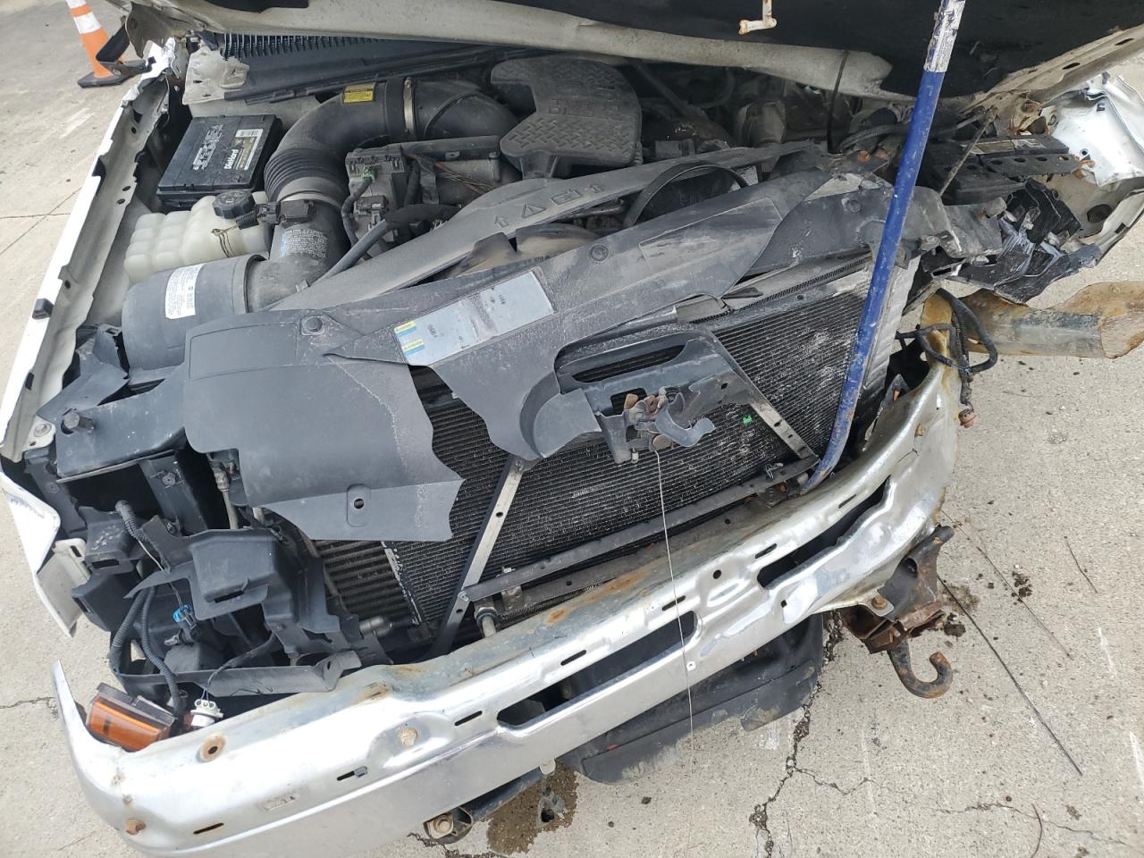 2006 Chevrolet Silverado K2500 Heavy Duty White vin: 1GCHK23D66F224404 Damage: Radiator, Cracked, Replacement Required