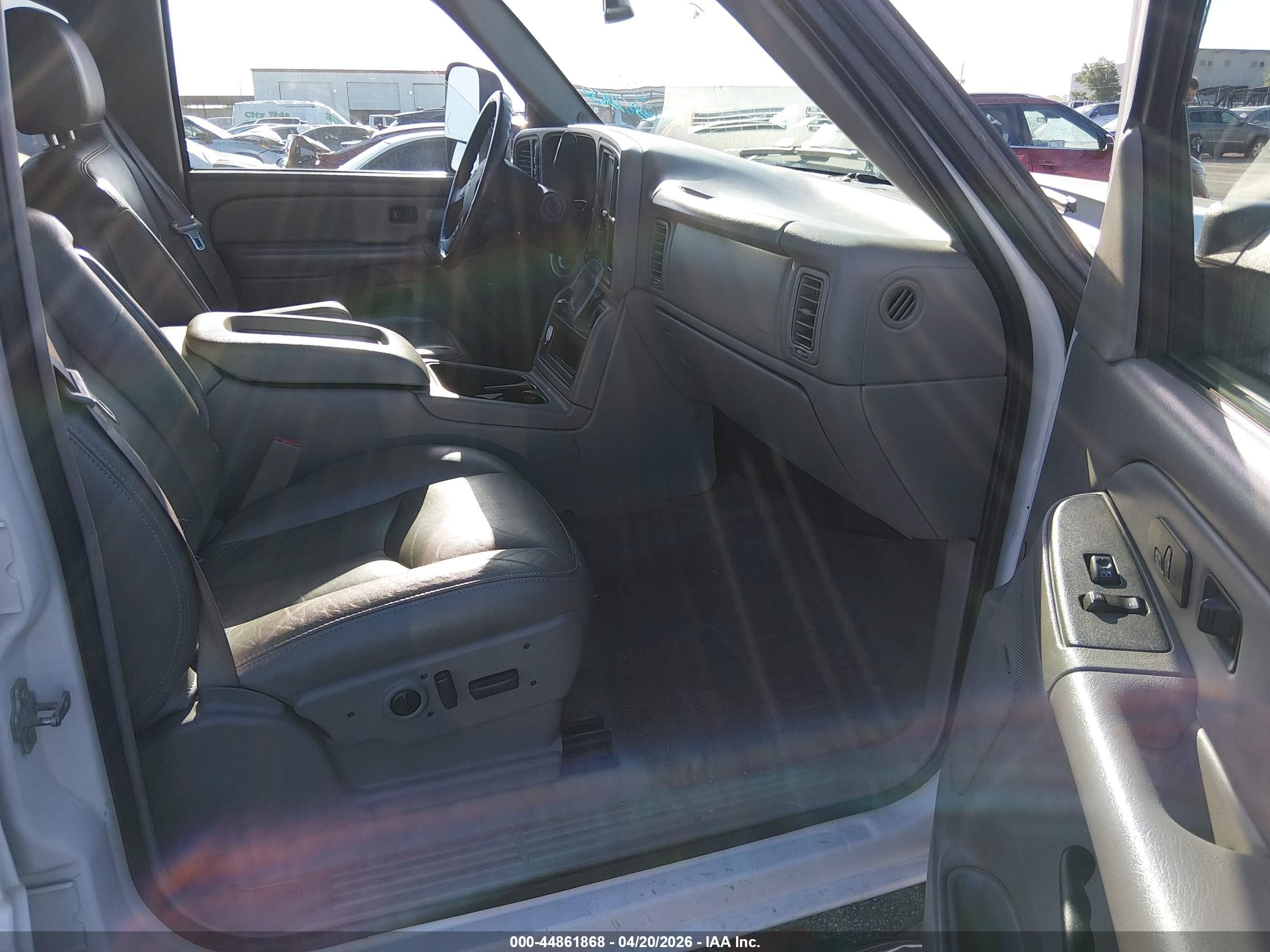 2007 Chevrolet Silverado 2500hd Classic Lt3 White vin: 1GCHK23D67F123087