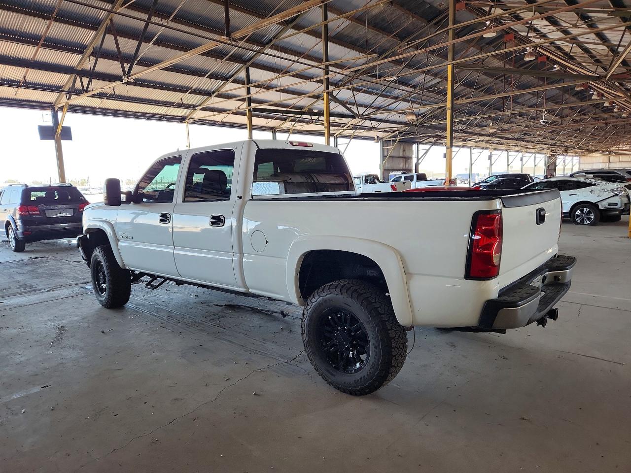 2007 Chevrolet Silverado K2500 Heavy Duty White vin: 1GCHK23D67F168370