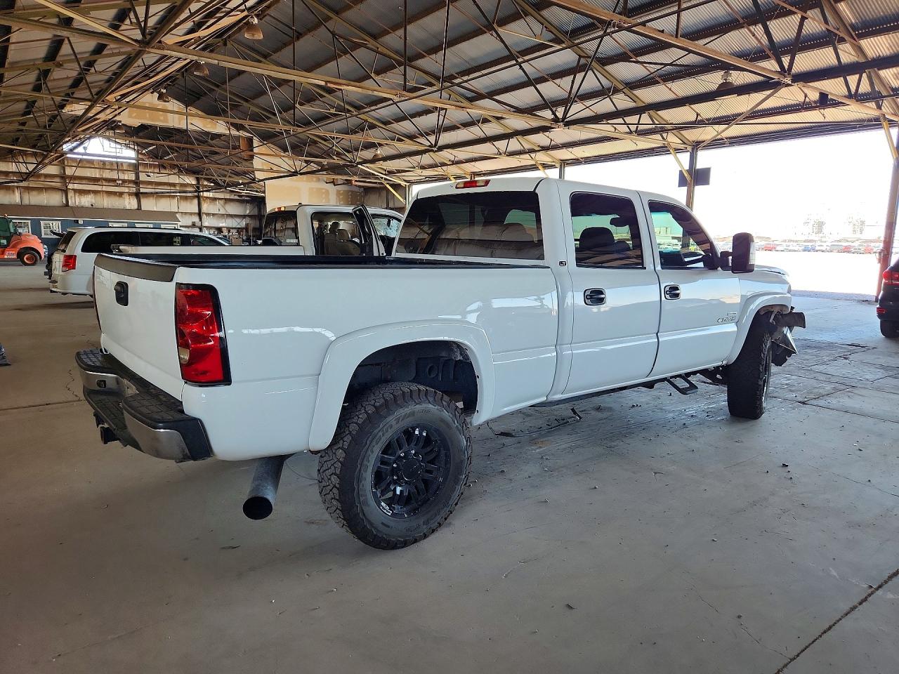 2007 Chevrolet Silverado K2500 Heavy Duty White vin: 1GCHK23D67F168370