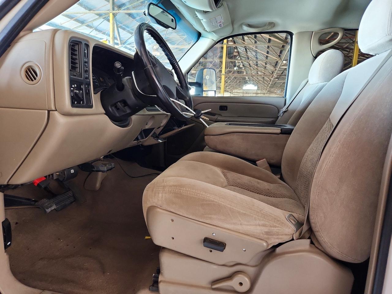 2007 Chevrolet Silverado K2500 Heavy Duty White vin: 1GCHK23D67F168370