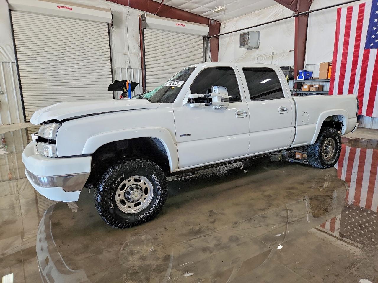 2006 Chevrolet Silverado K2500 Heavy Duty White vin: 1GCHK23D76F144075