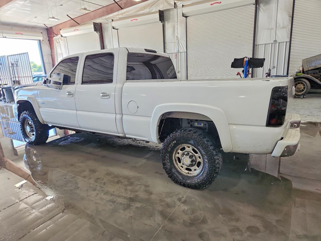 2006 Chevrolet Silverado K2500 Heavy Duty White vin: 1GCHK23D76F144075