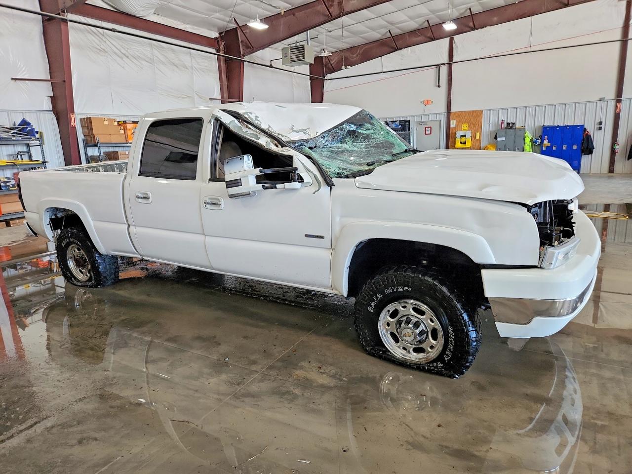 2006 Chevrolet Silverado K2500 Heavy Duty White vin: 1GCHK23D76F144075