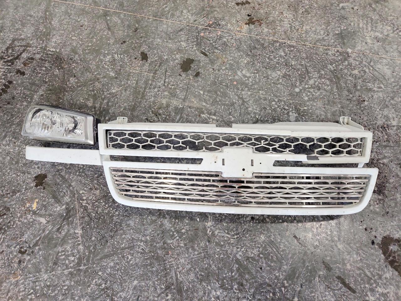 2006 Chevrolet Silverado K2500 Heavy Duty White vin: 1GCHK23D76F144075