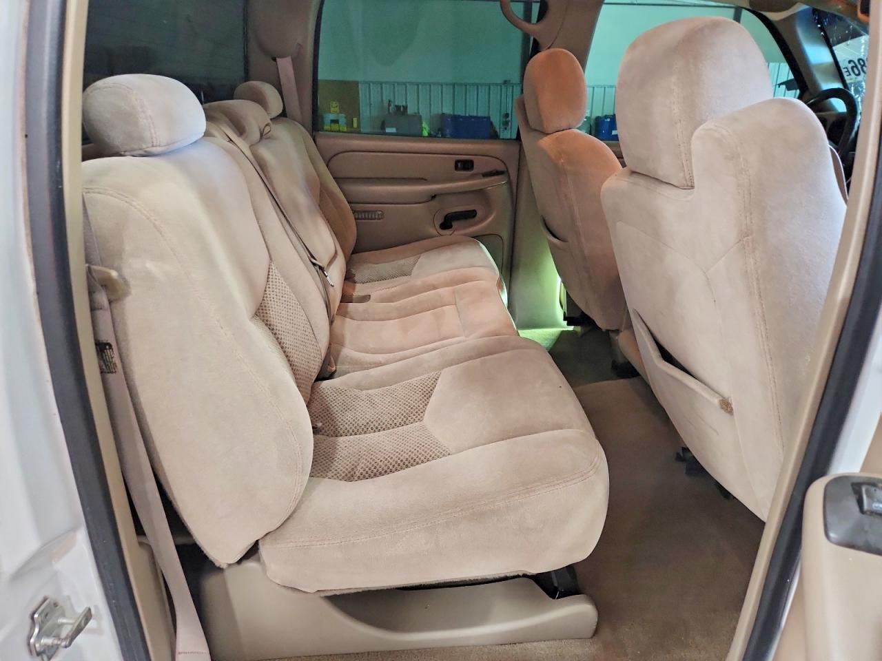 2006 Chevrolet Silverado K2500 Heavy Duty White vin: 1GCHK23D76F144075