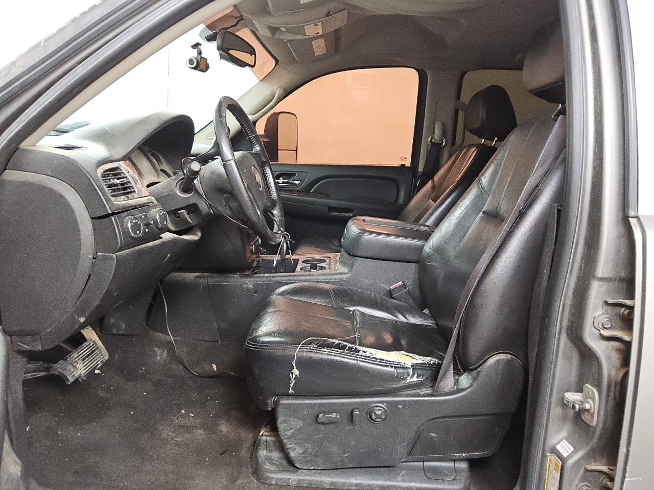 2008 Chevrolet Silverado K2500 Heavy Duty Gray vin: 1GCHK23K98F104209 Damage: Left Front Seat, Torn, > 12 Inches