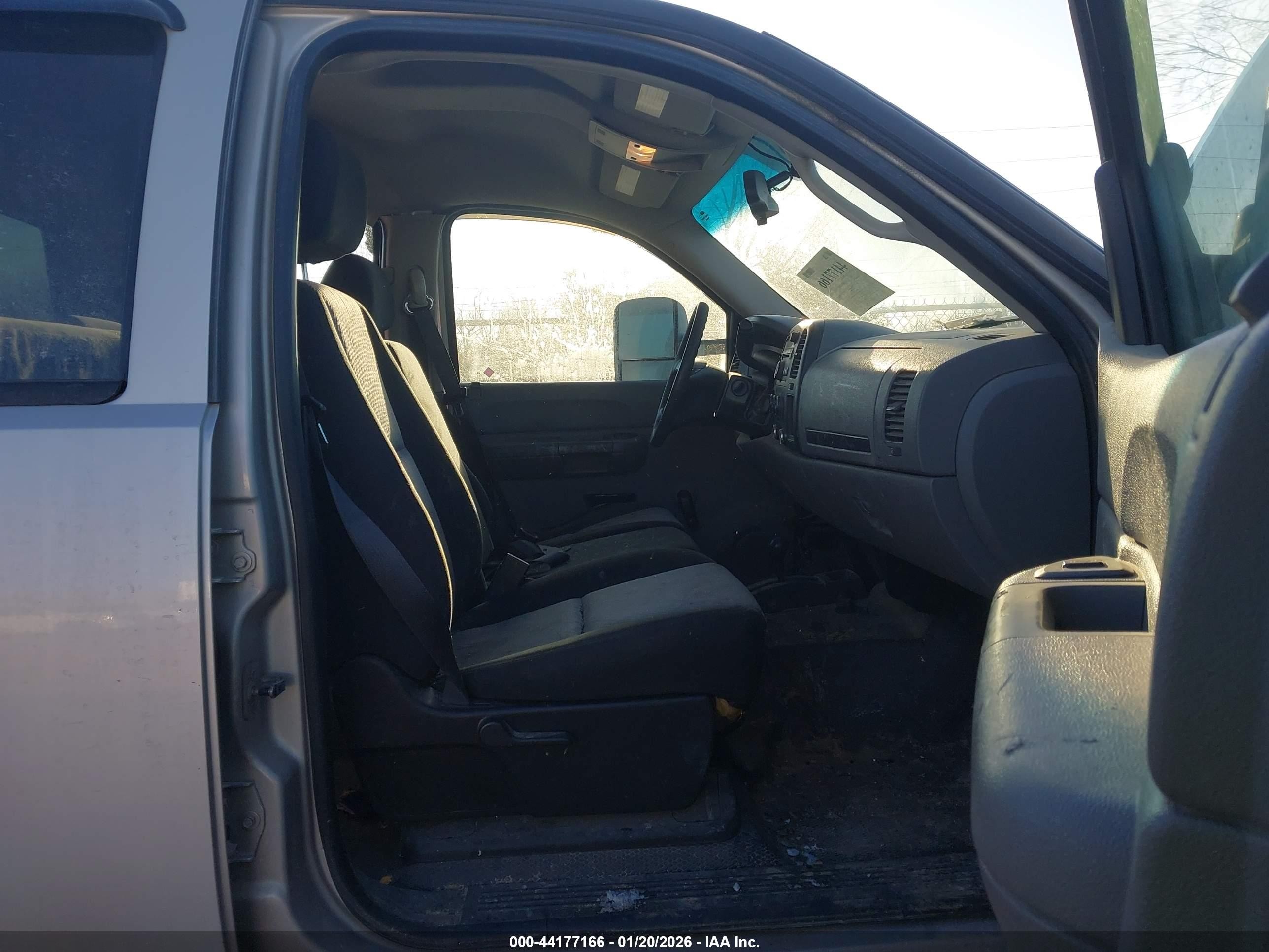 2008 Chevrolet Silverado 2500hd Work Truck Silver vin: 1GCHK23KX8F149952