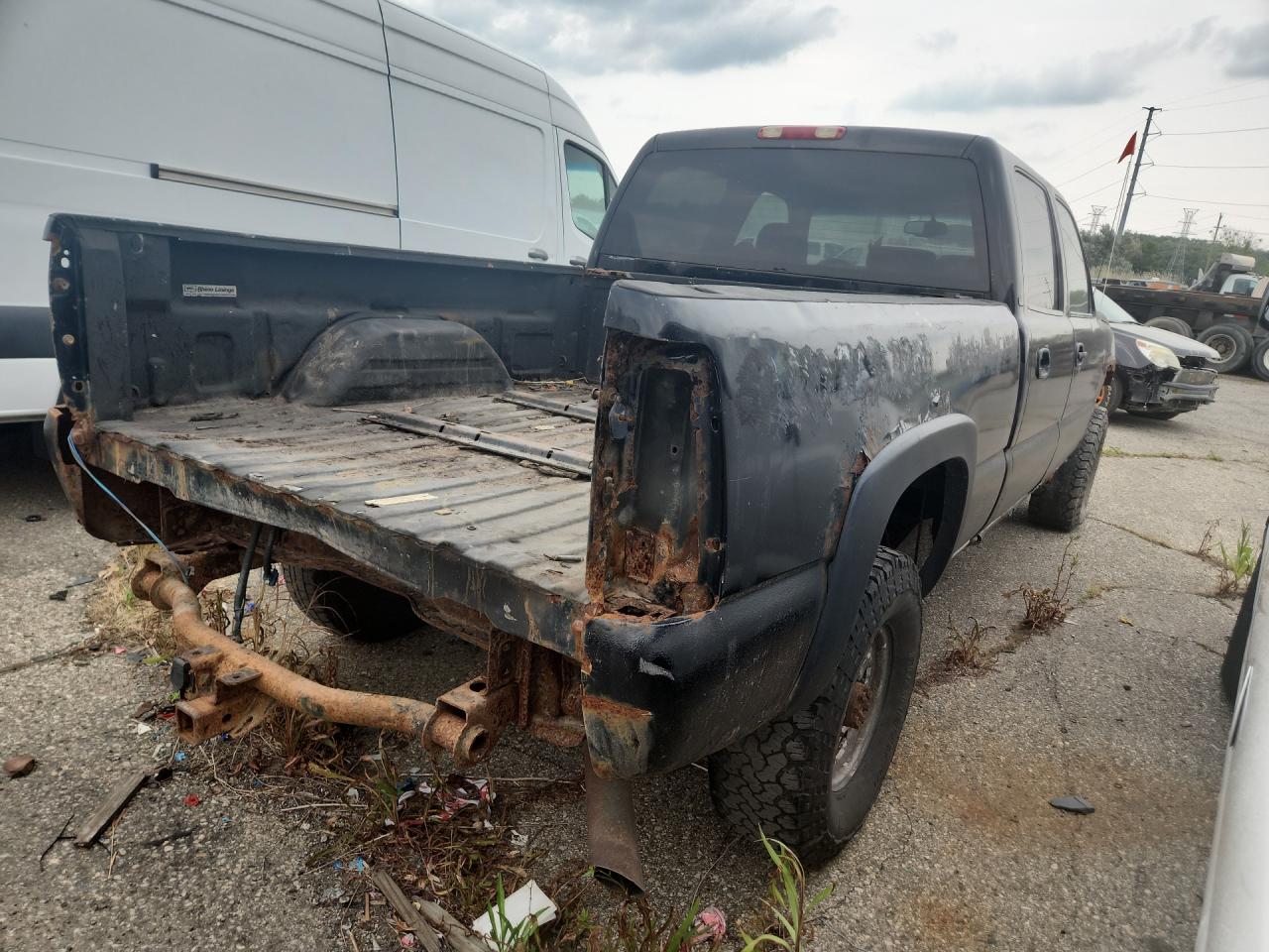 2007 Chevrolet Silverado K2500 Heavy Duty Черный vin: 1GCHK23U17F200951 Damage: Right Front Tire, Worn, Replacement Required