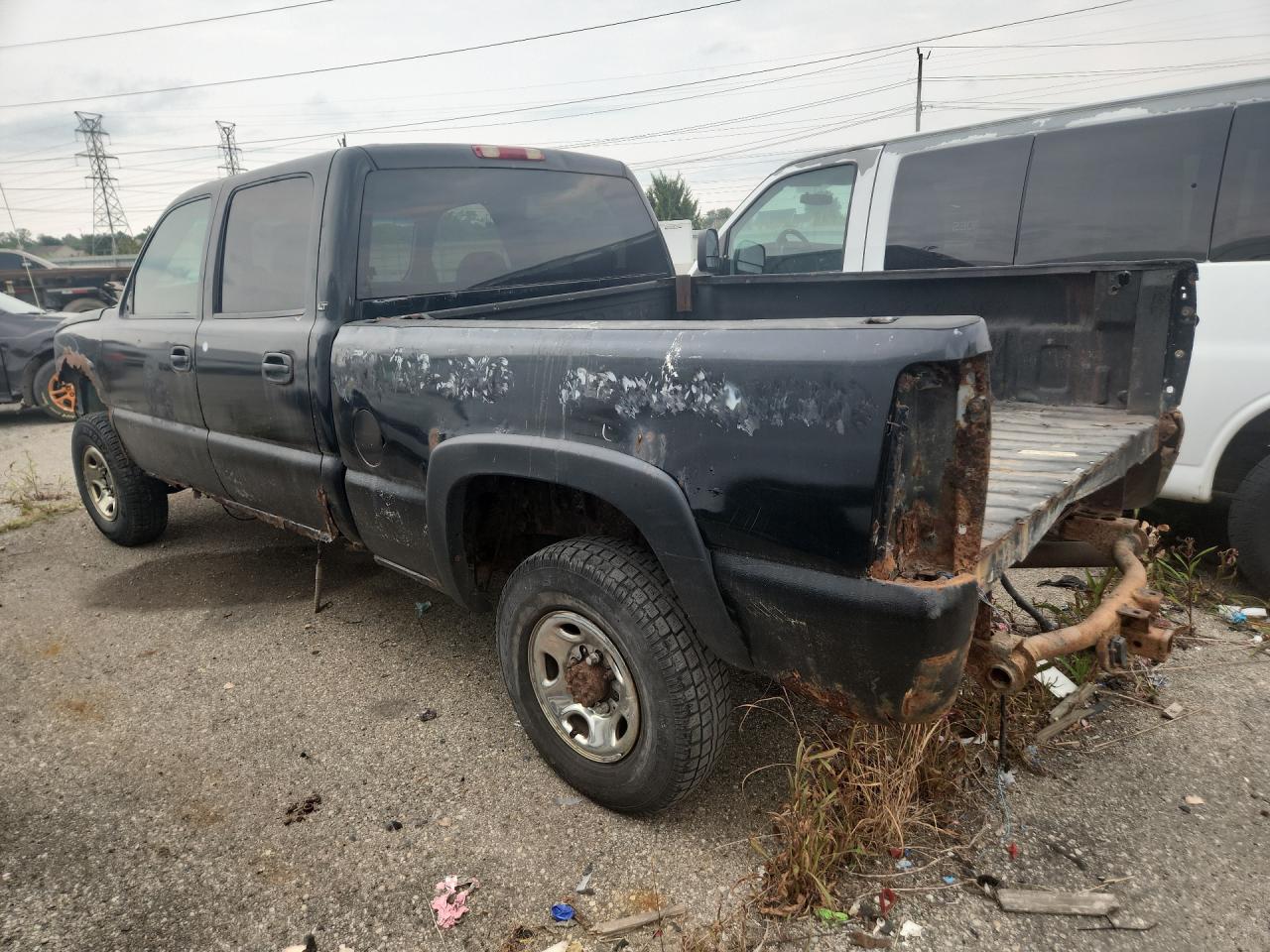 2007 Chevrolet Silverado K2500 Heavy Duty Черный vin: 1GCHK23U17F200951 Damage: Left Front Tire, Worn, Replacement Required