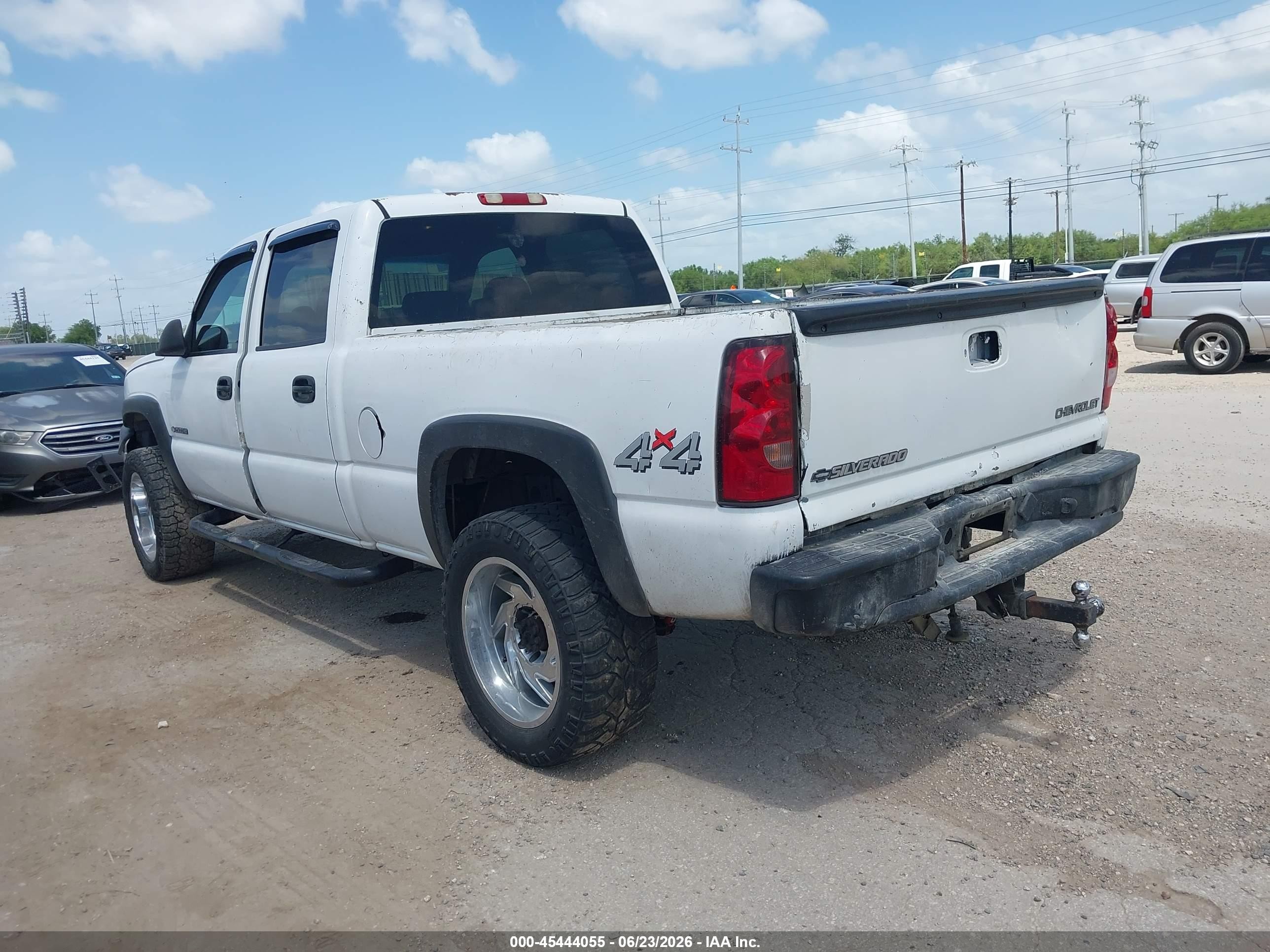 2005 Chevrolet Silverado 2500hd Work Truck Белый vin: 1GCHK23U25F813089