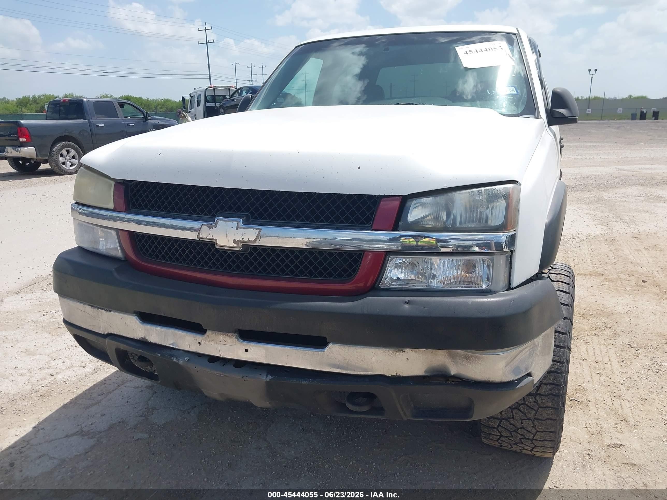2005 Chevrolet Silverado 2500hd Work Truck Белый vin: 1GCHK23U25F813089
