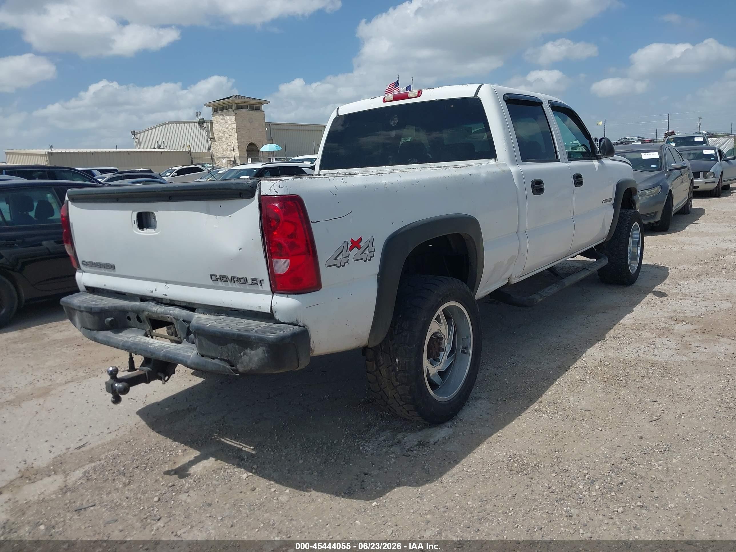 2005 Chevrolet Silverado 2500hd Work Truck Белый vin: 1GCHK23U25F813089