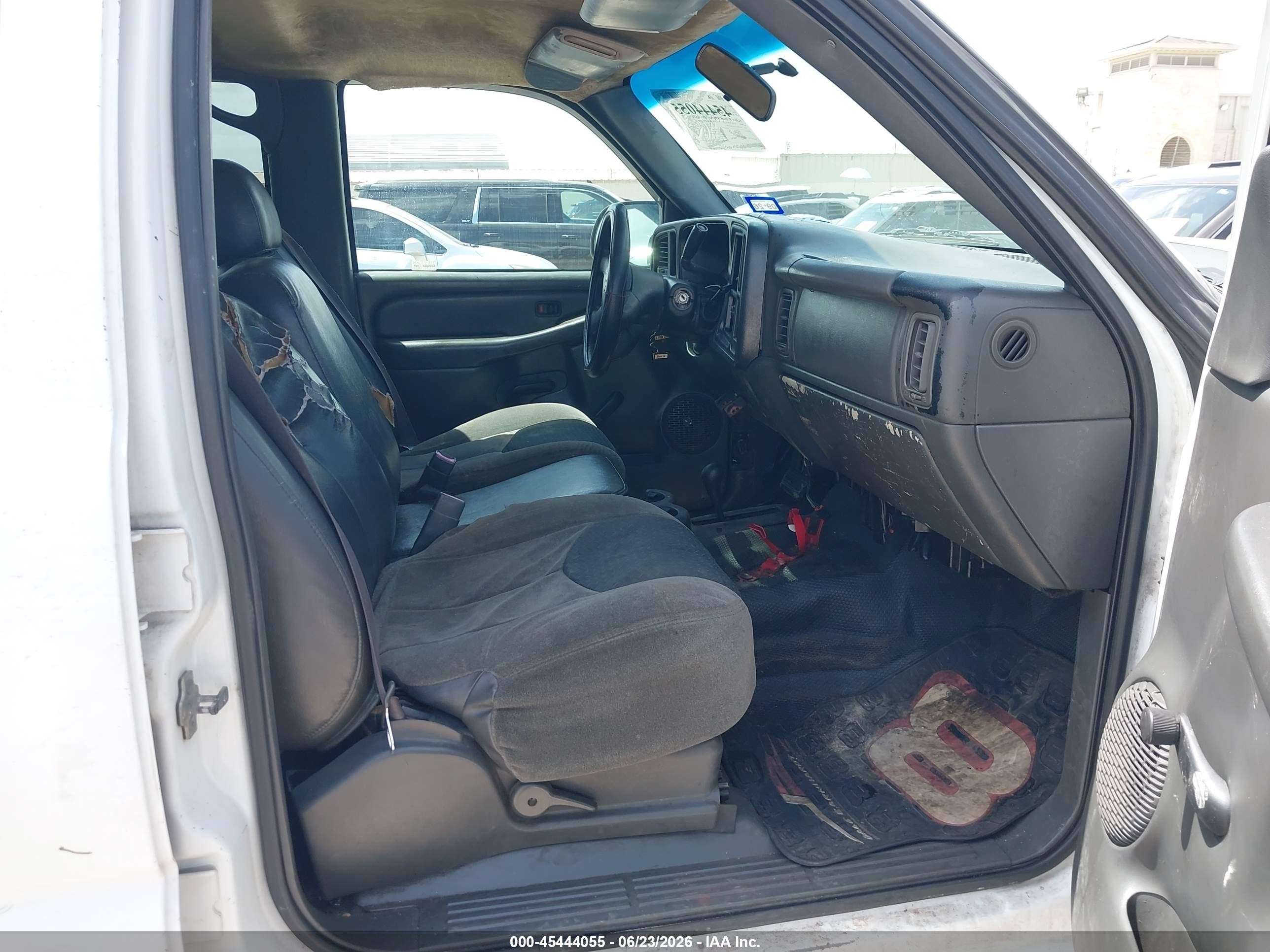 2005 Chevrolet Silverado 2500hd Work Truck Белый vin: 1GCHK23U25F813089