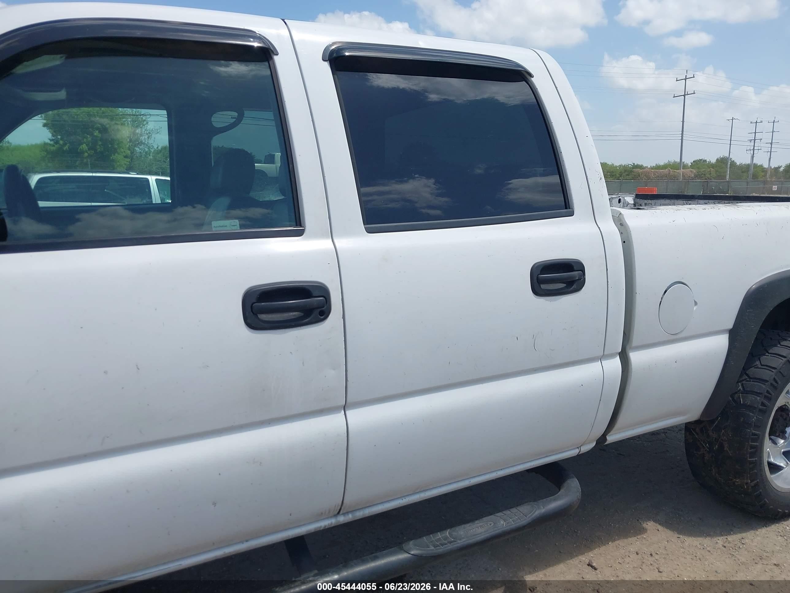 2005 Chevrolet Silverado 2500hd Work Truck Белый vin: 1GCHK23U25F813089