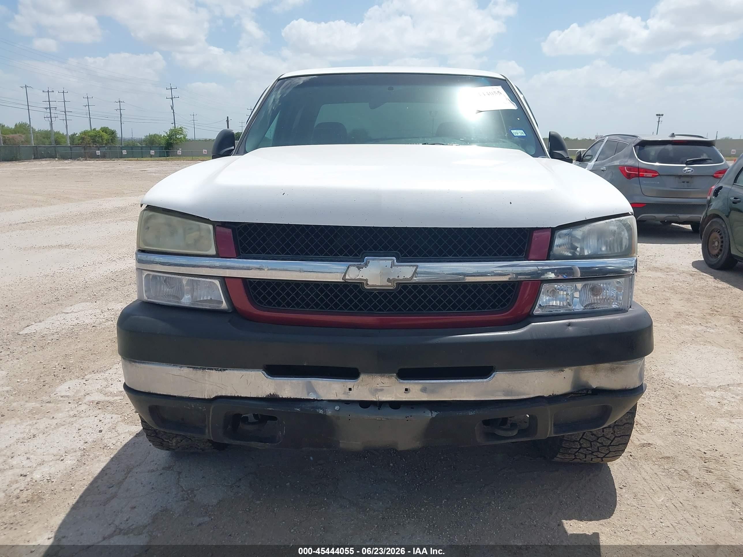 2005 Chevrolet Silverado 2500hd Work Truck Белый vin: 1GCHK23U25F813089